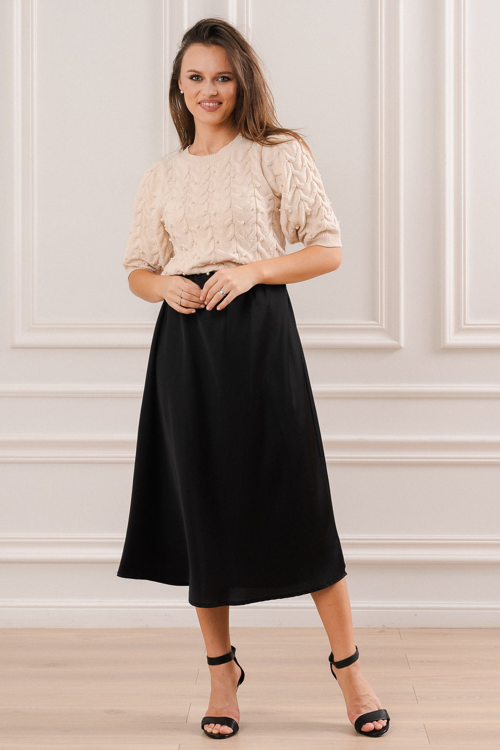 Sweter z Perłowymi Akcentami- Czarny / Uniwersalny