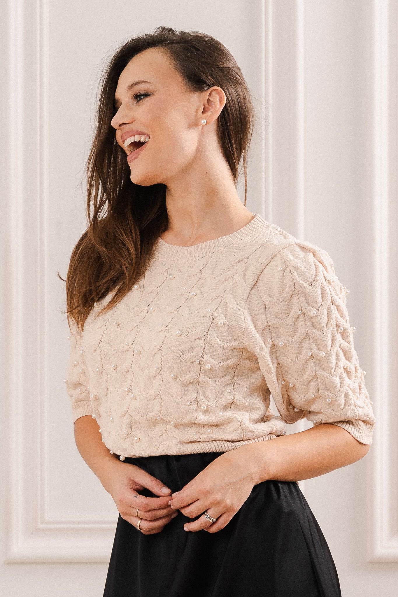 Sweter z Perłowymi Akcentami- Czarny / Uniwersalny