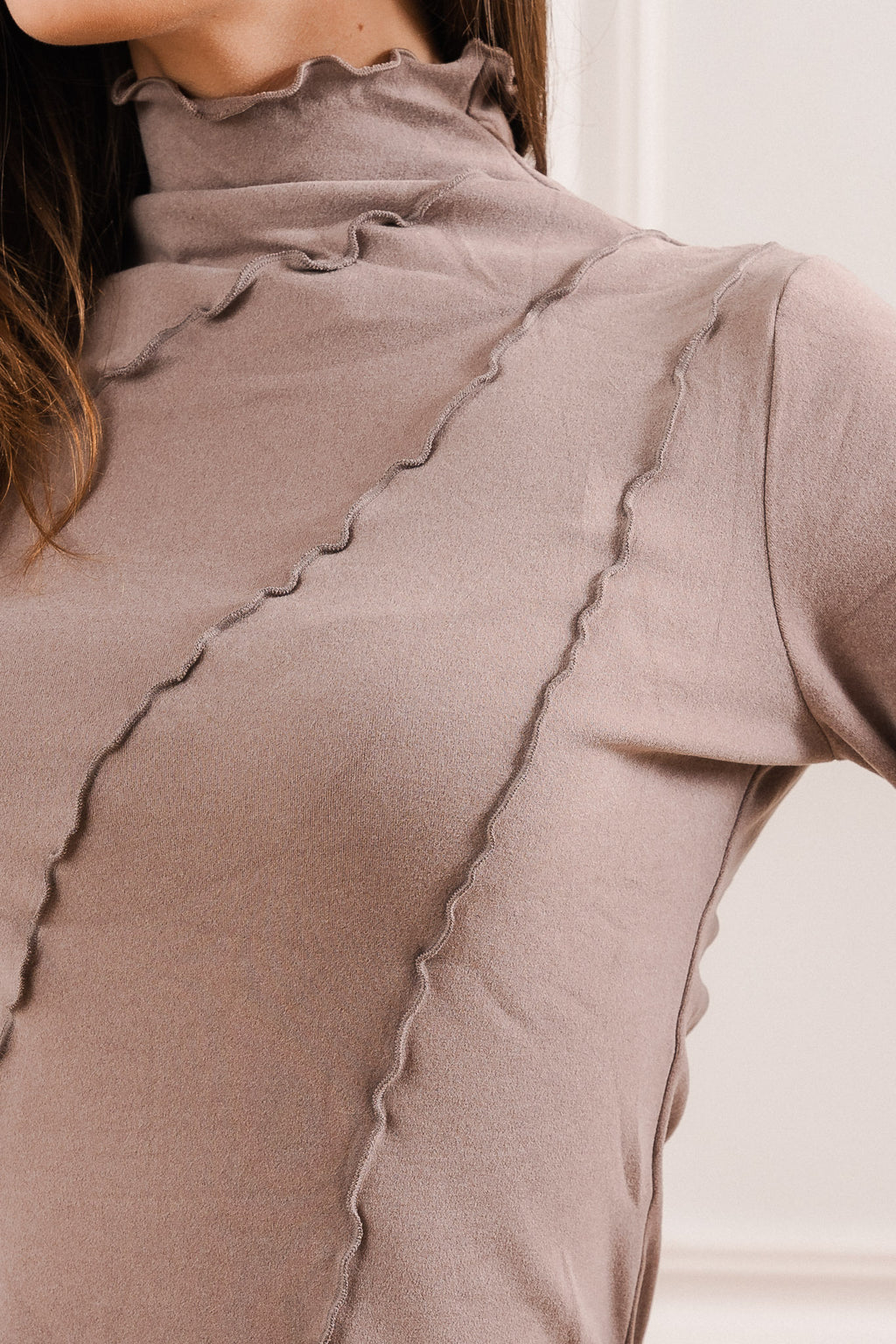 Bluzka z Dekoracyjnymi Szwami- Czarny / Uniwersalny