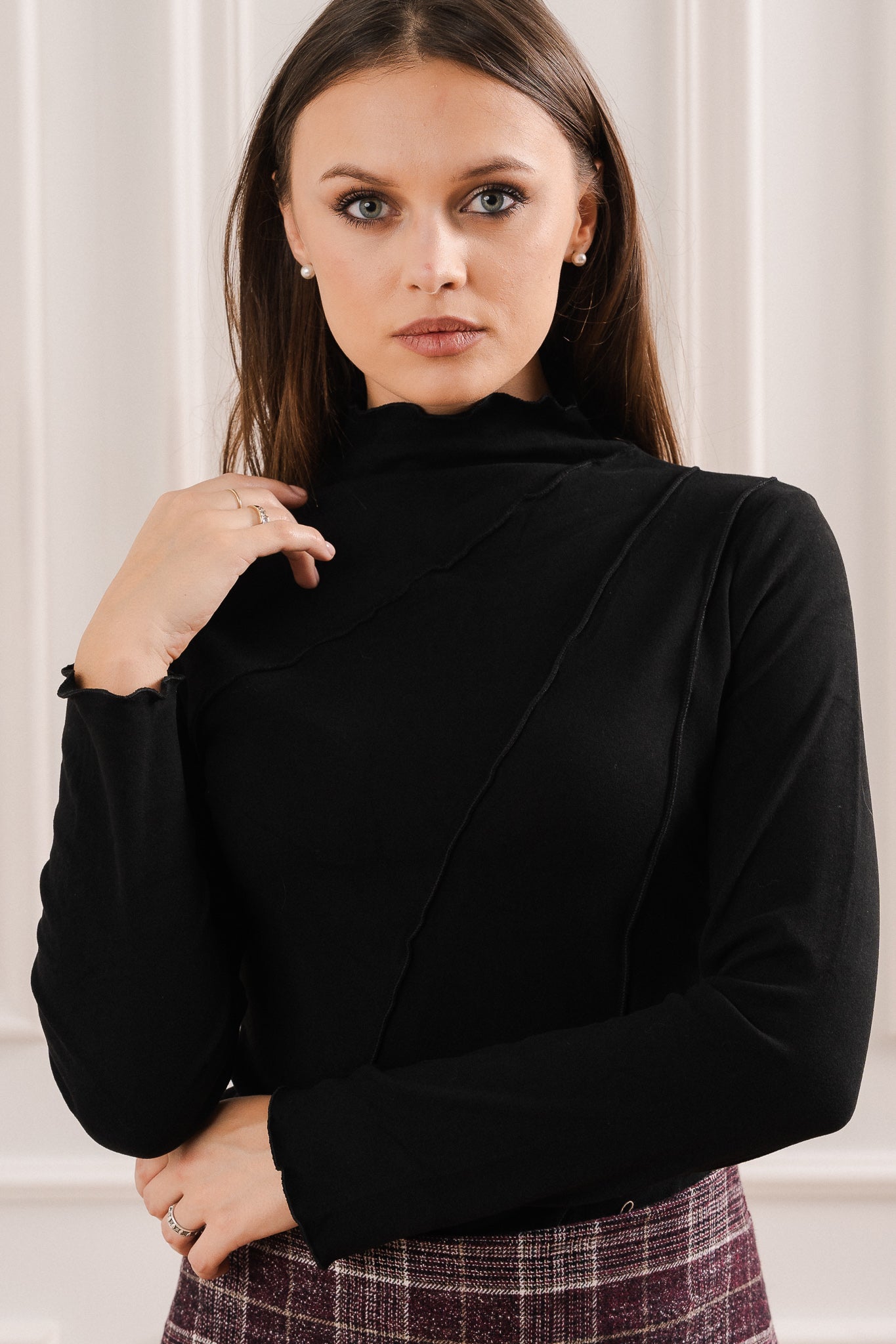 Bluzka z Dekoracyjnymi Szwami- Czarny / Uniwersalny