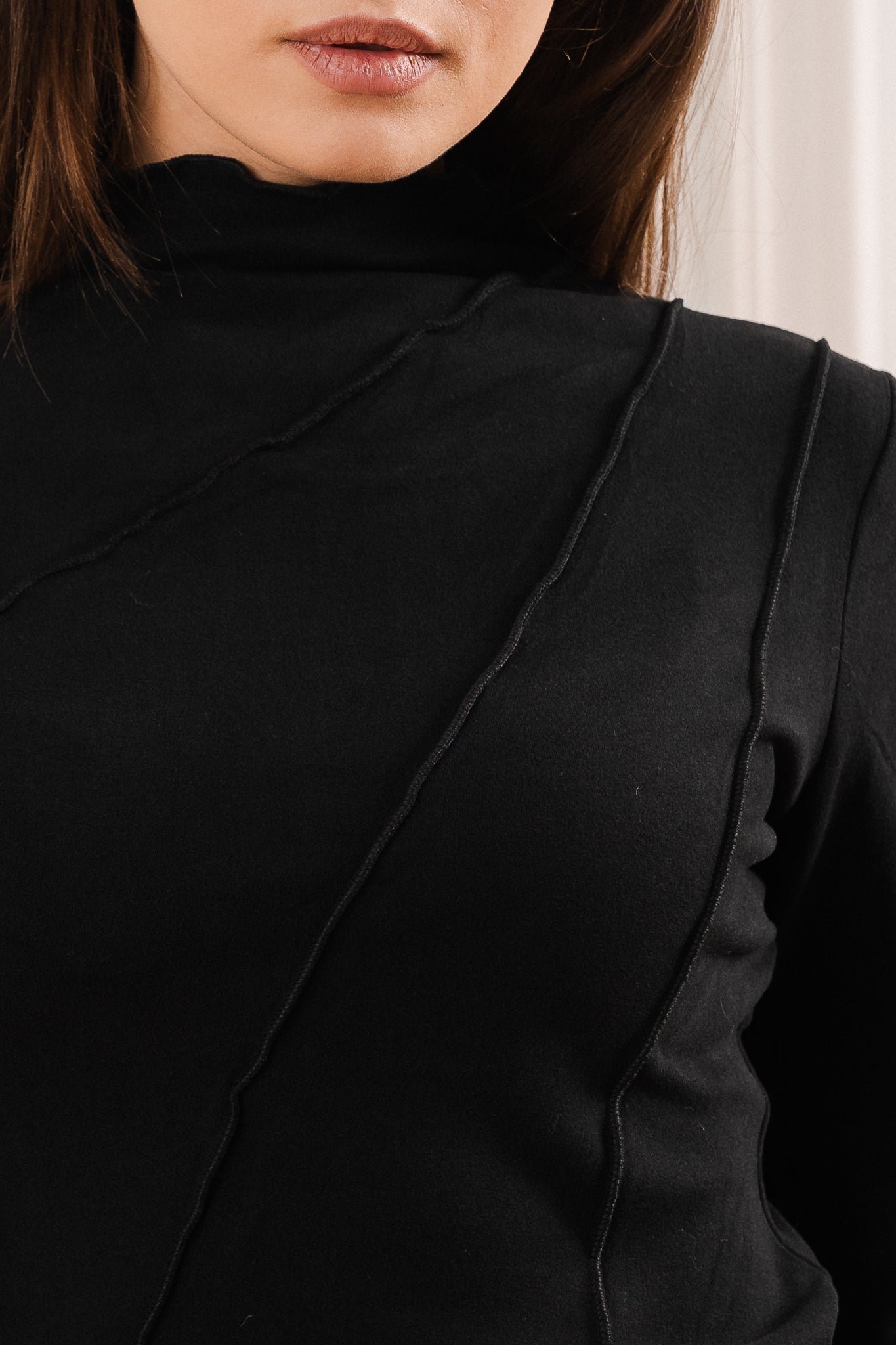 Bluzka z Dekoracyjnymi Szwami- Czarny / Uniwersalny