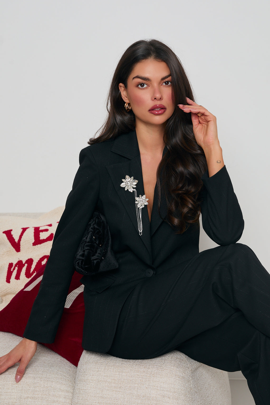 GARNITUR Z POŁYSKUJĄCEJ TKANINY