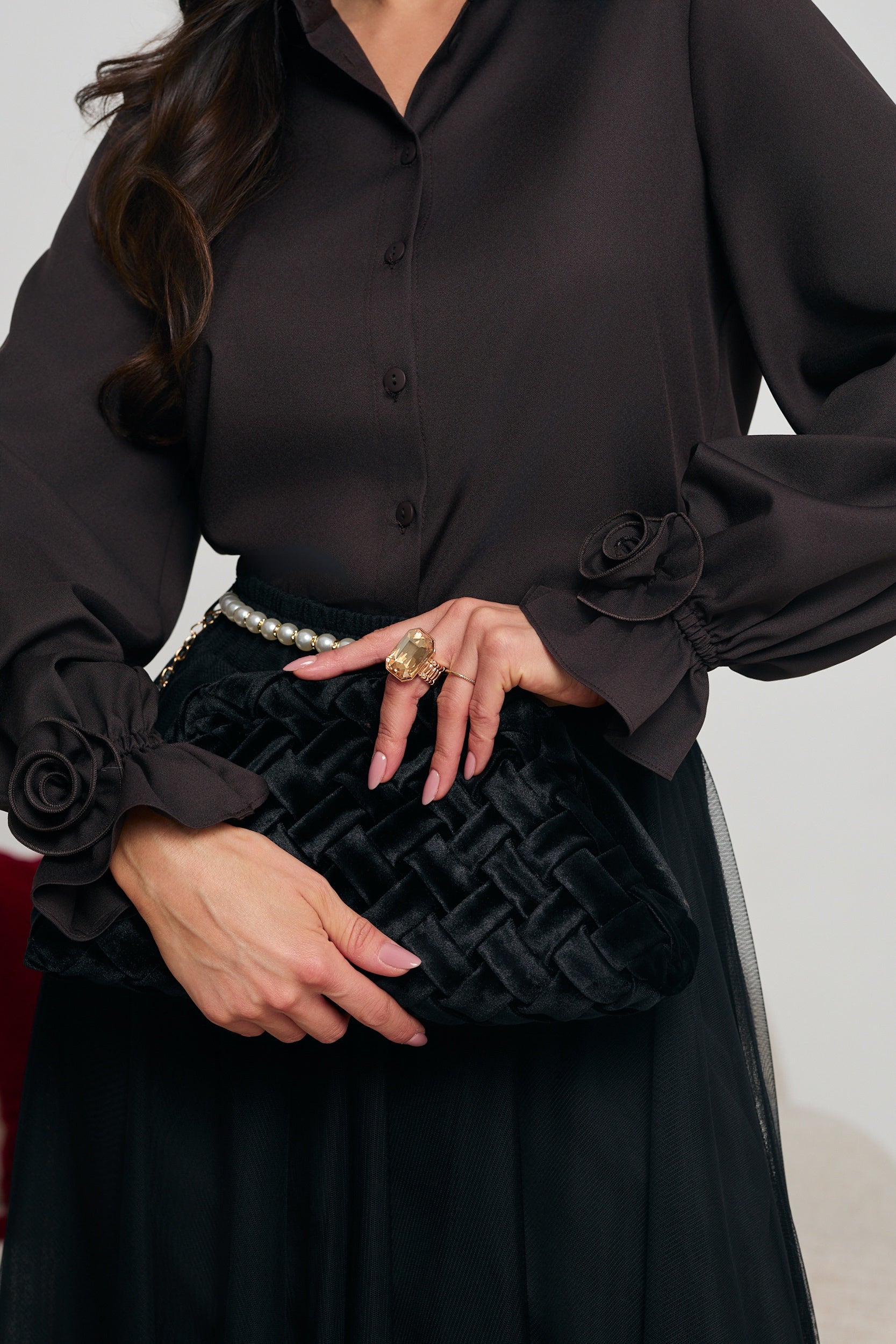 KOSZULA Z RÓŻĄ NA RĘKAWIE