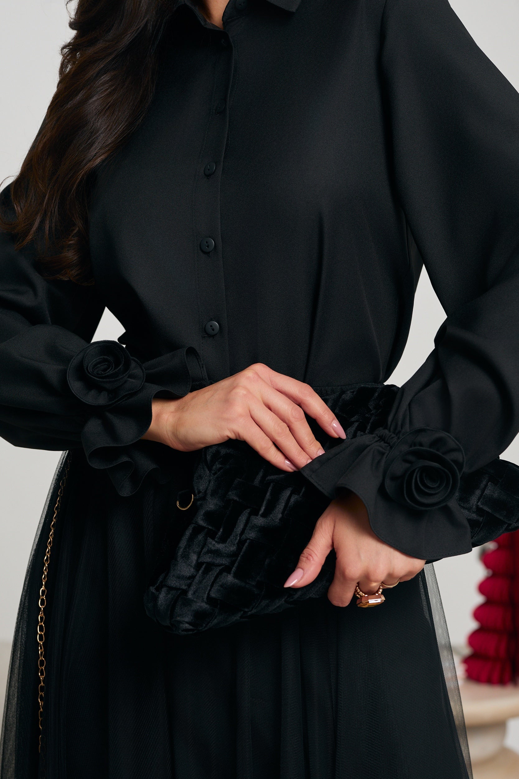 KOSZULA Z RÓŻĄ NA RĘKAWIE