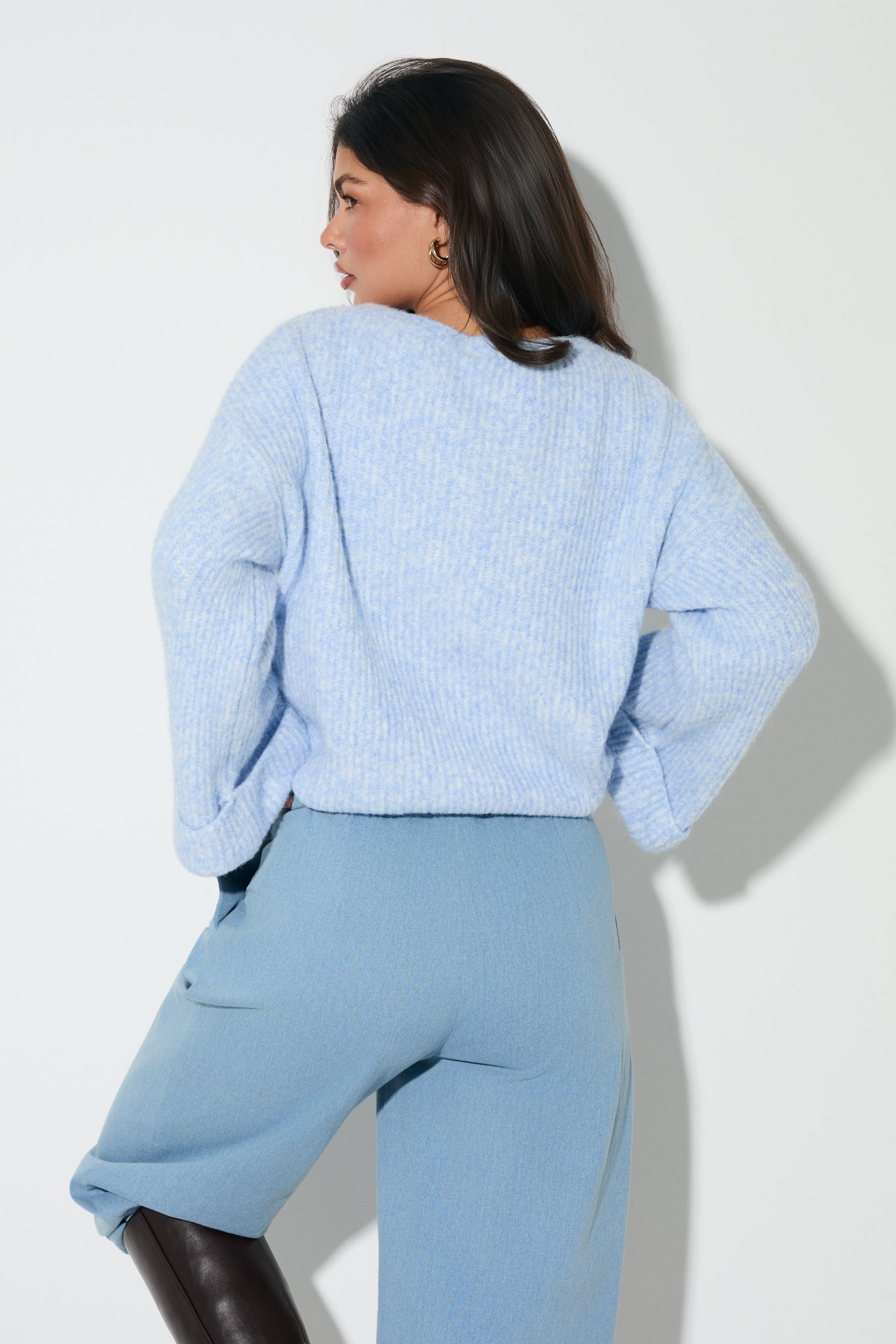 SWETER Z ROZSZERZANYM RĘKAWEM