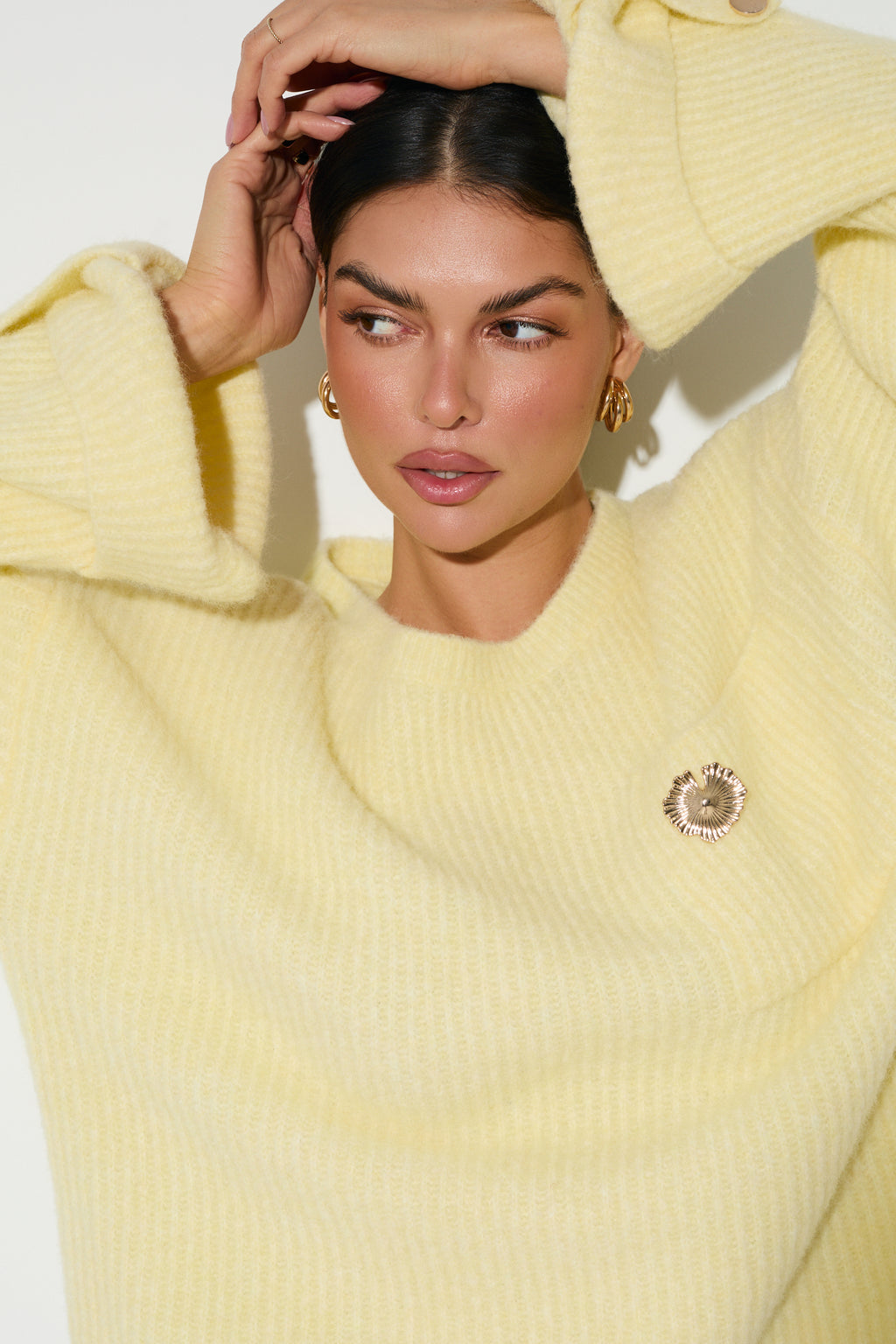 SWETER Z ROZSZERZANYM RĘKAWEM