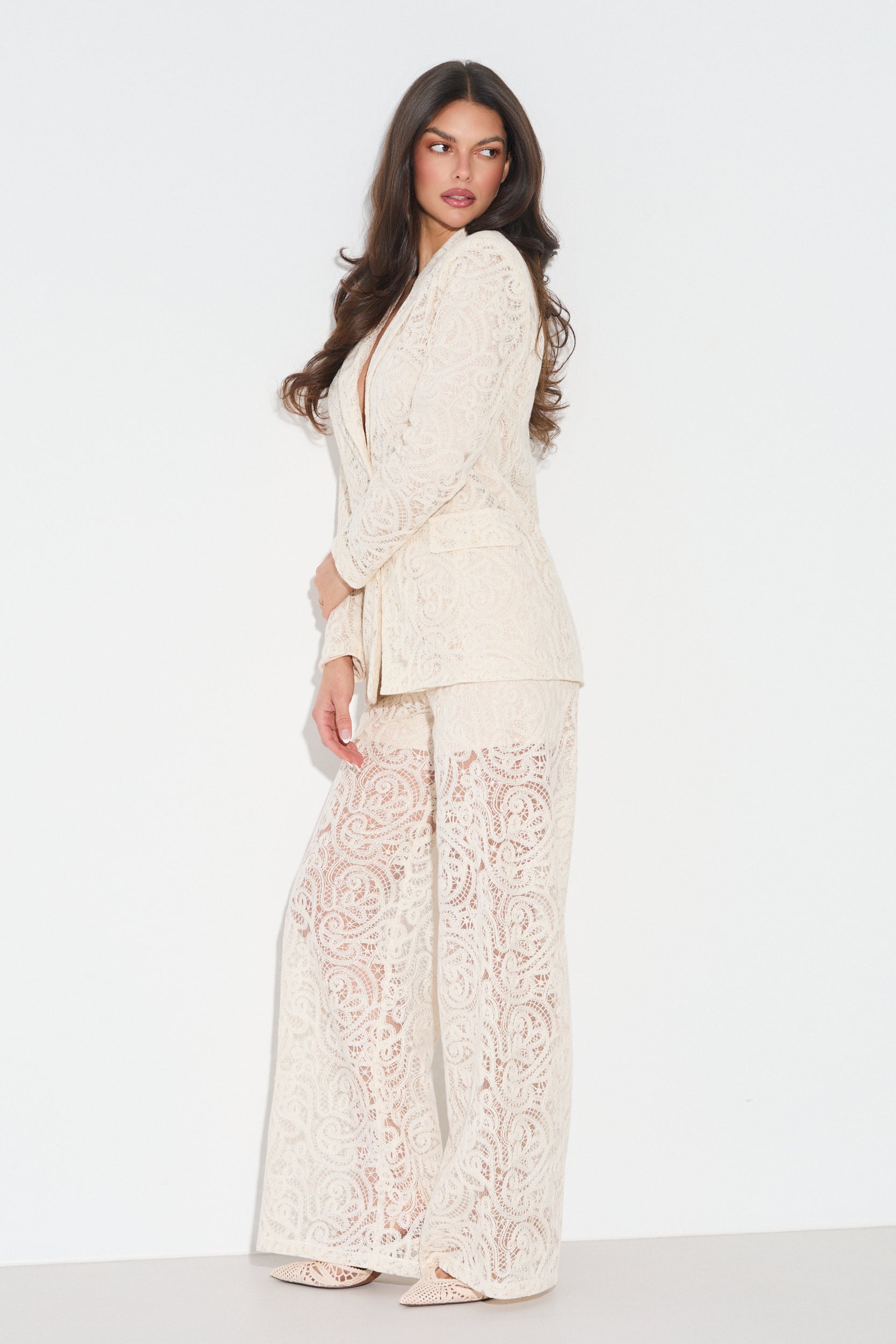 MARYNARKA Z KORONKOWEJ TKANINY