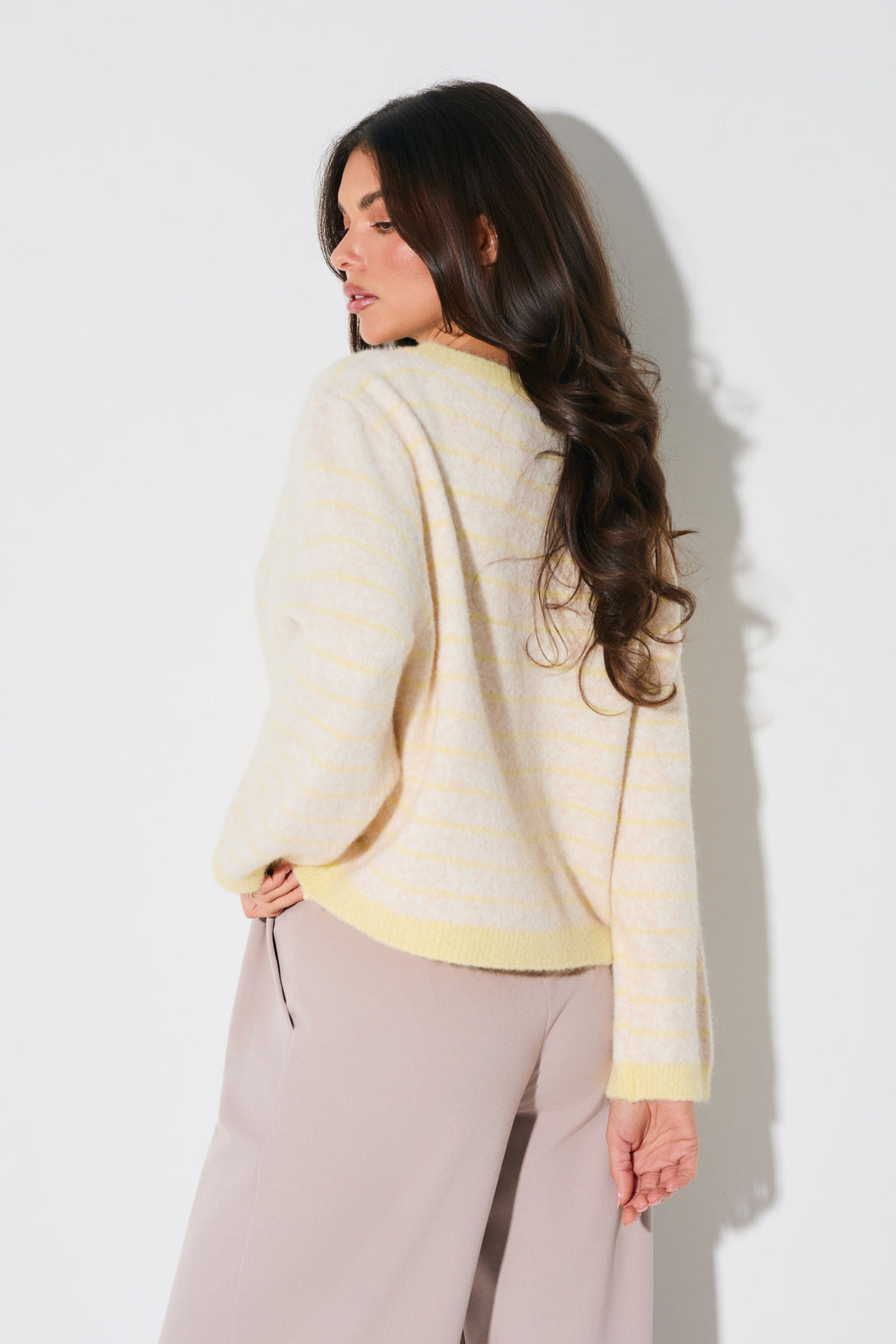 KARDIGAN W PASTELOWE PASKI