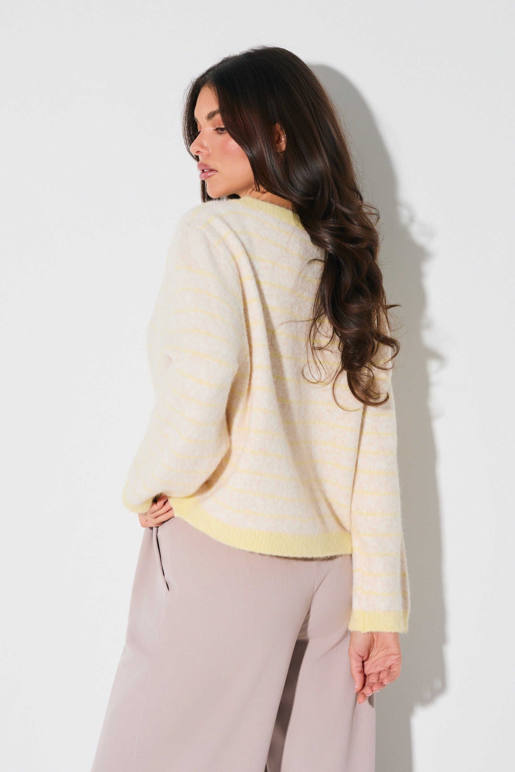 KARDIGAN W PASTELOWE PASKI