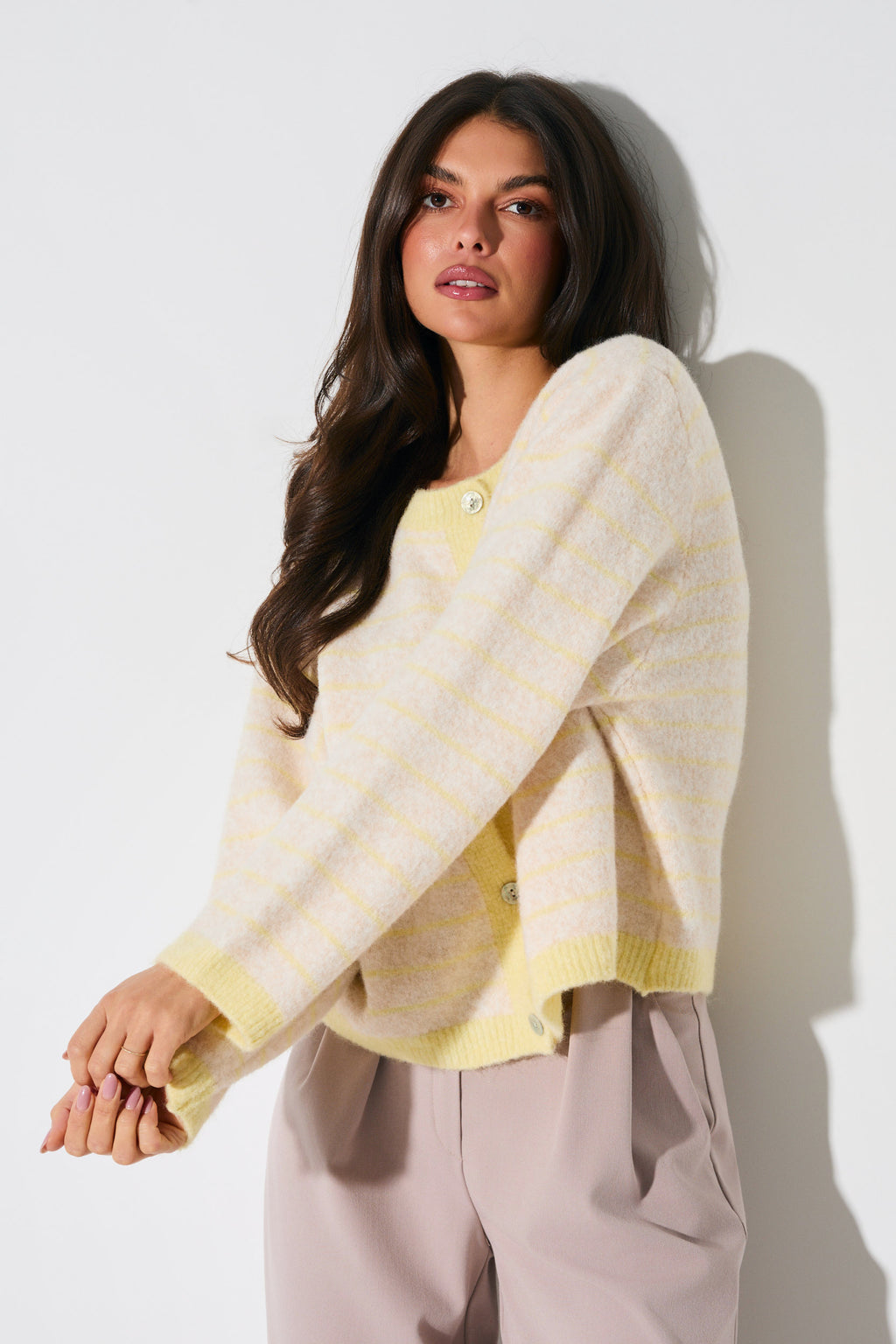 KARDIGAN W PASTELOWE PASKI