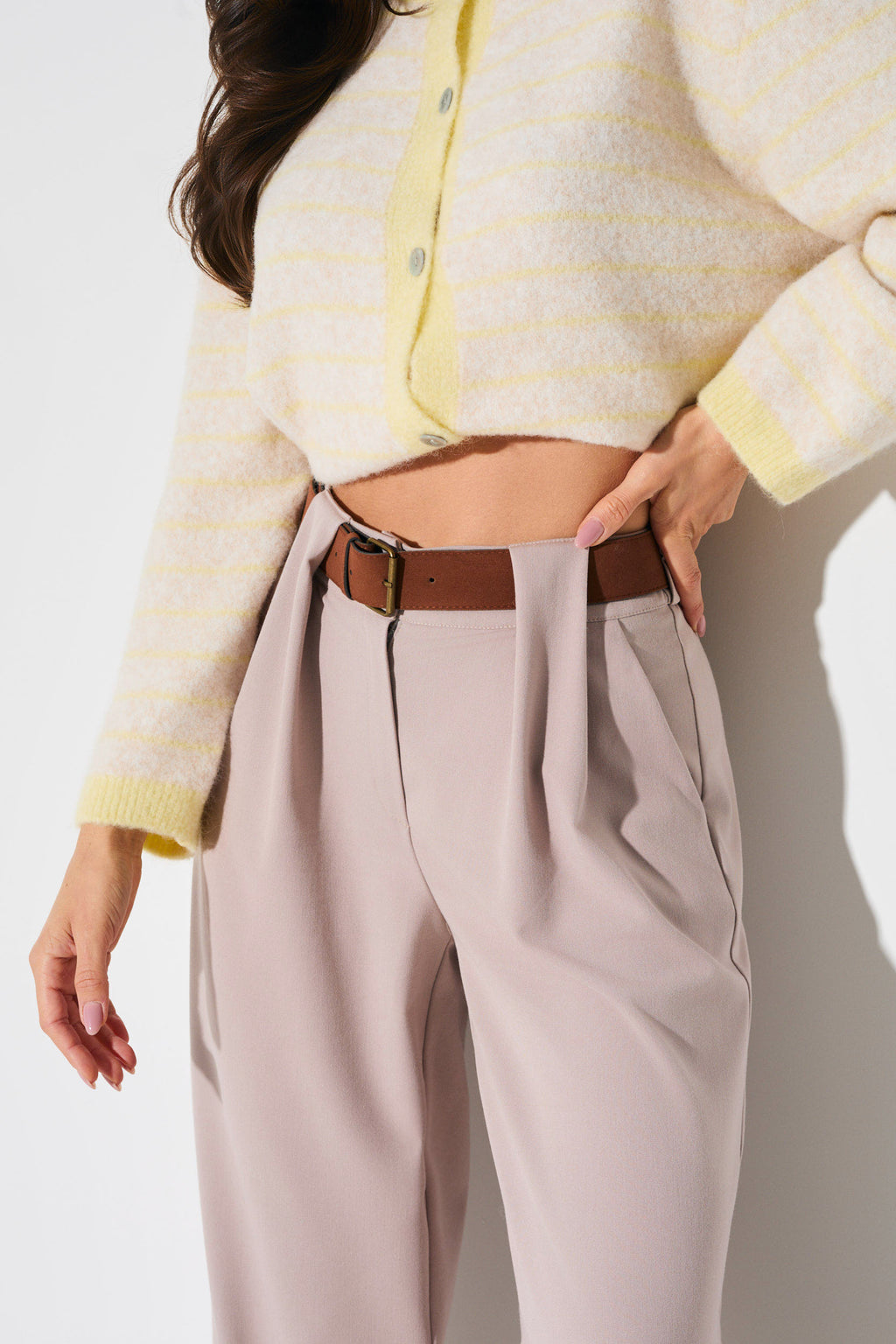 SPODNIE Z PROSTĄ NOGAWKĄ I PASKIEM