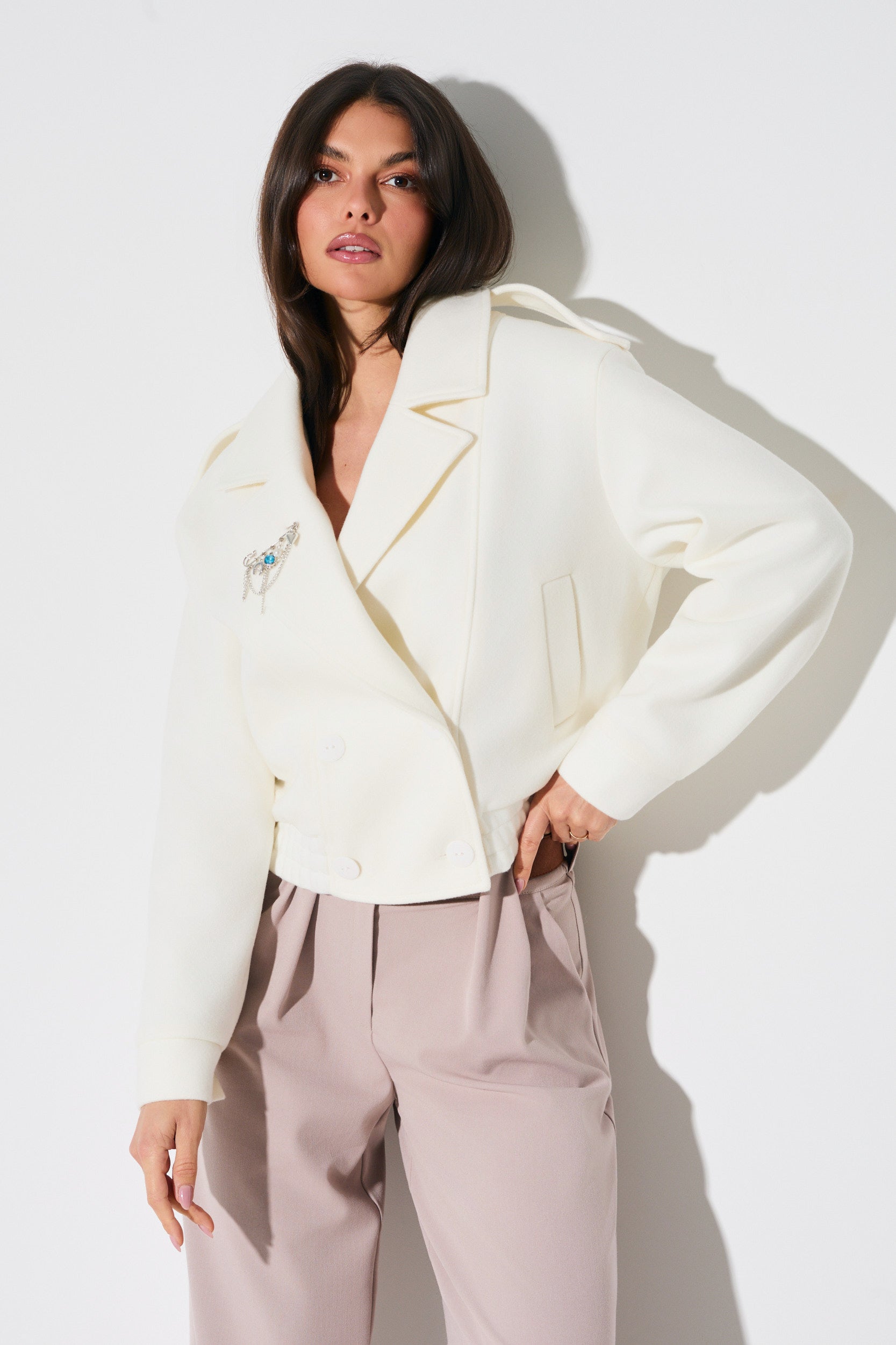 DWURZĘDOWA KURTKA Z BROSZKĄ