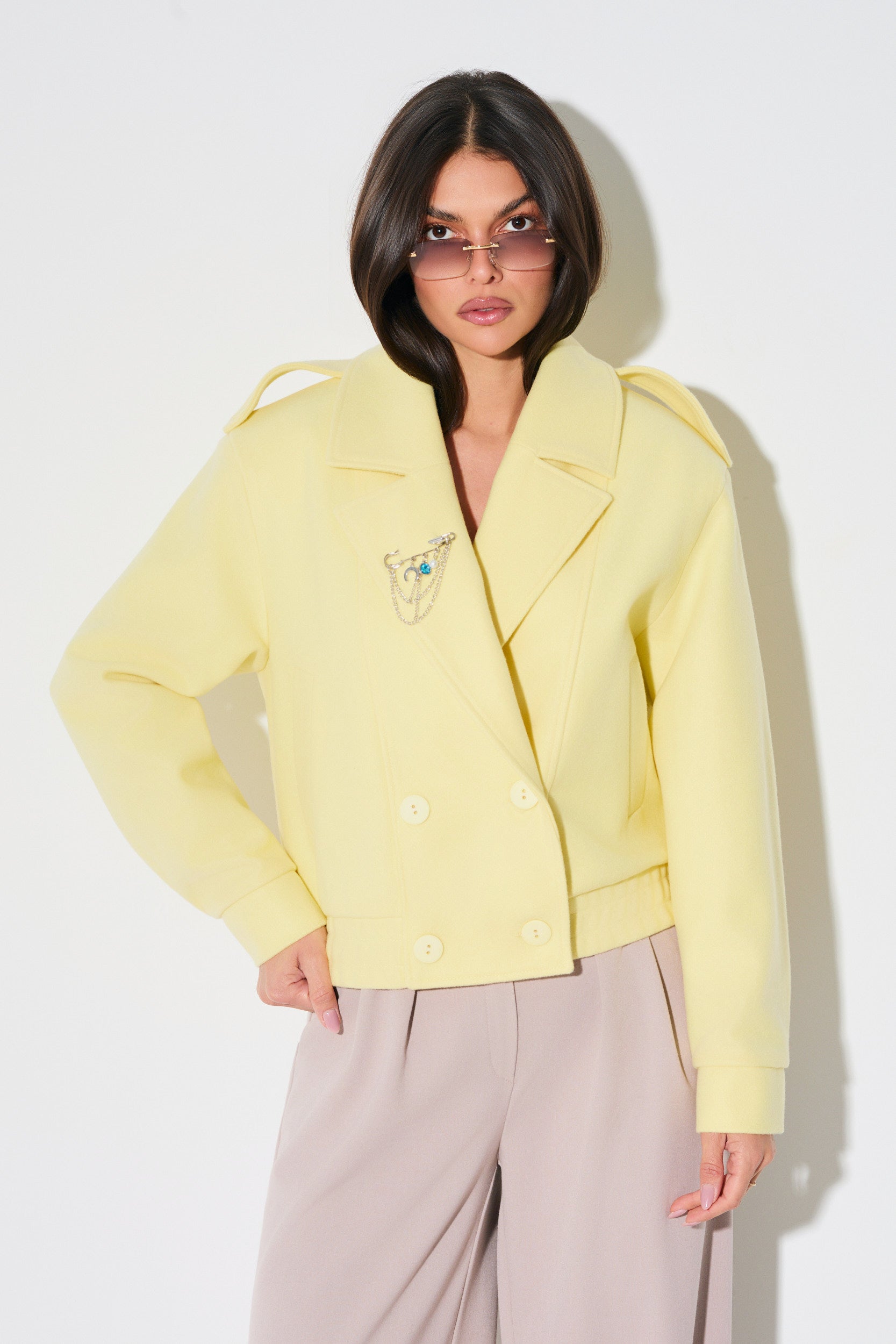 DWURZĘDOWA KURTKA Z BROSZKĄ