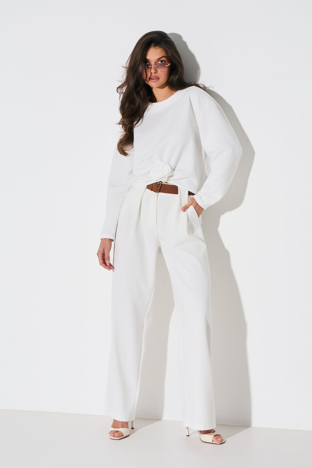 SPODNIE Z PROSTĄ NOGAWKĄ I PASKIEM