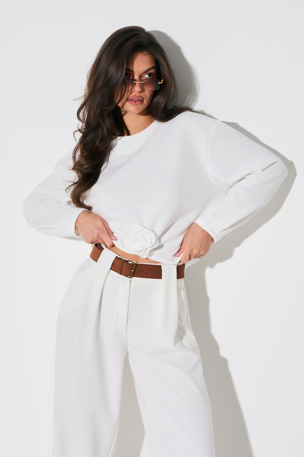 SPODNIE Z PROSTĄ NOGAWKĄ I PASKIEM