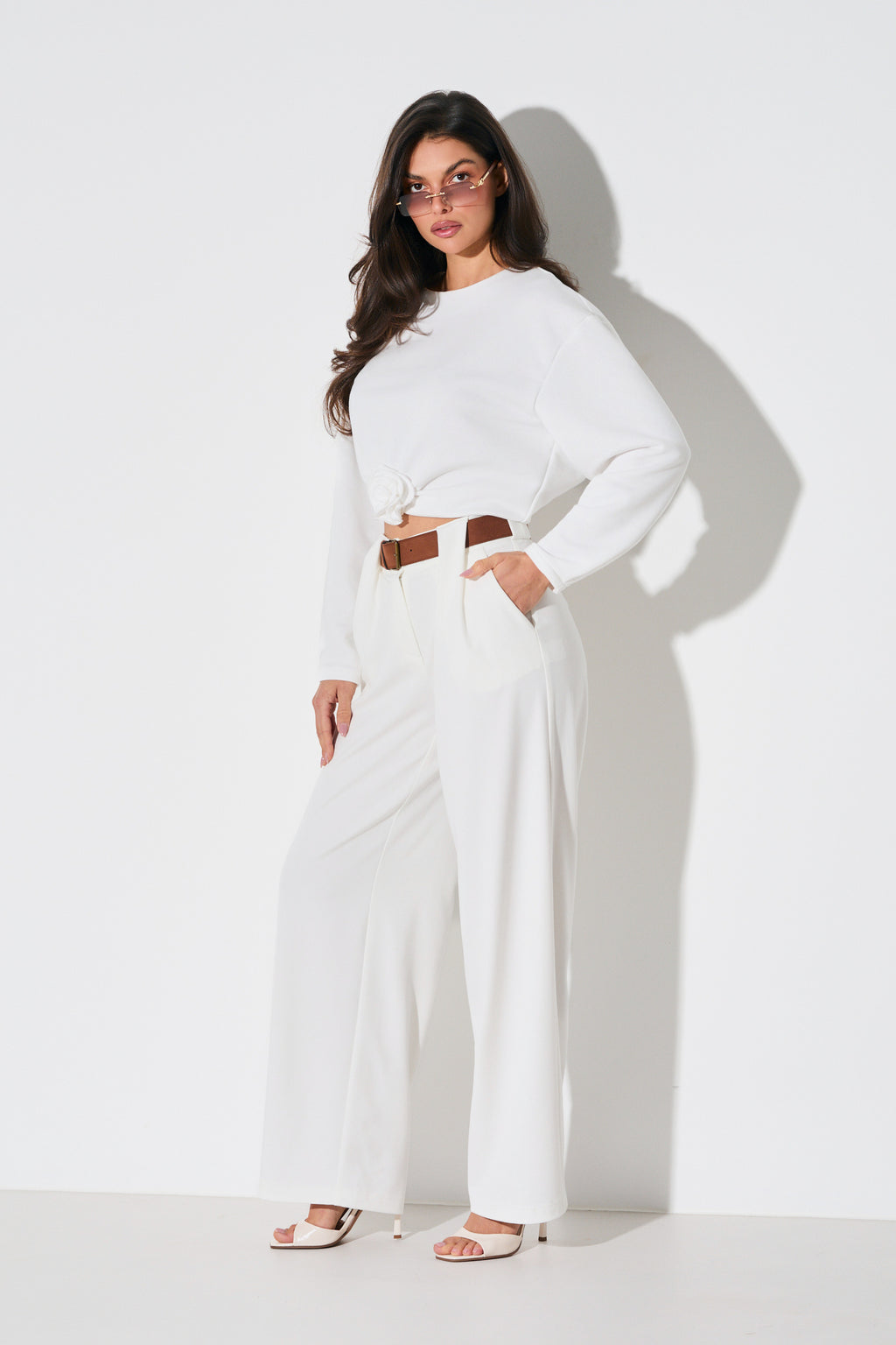 SPODNIE Z PROSTĄ NOGAWKĄ I PASKIEM