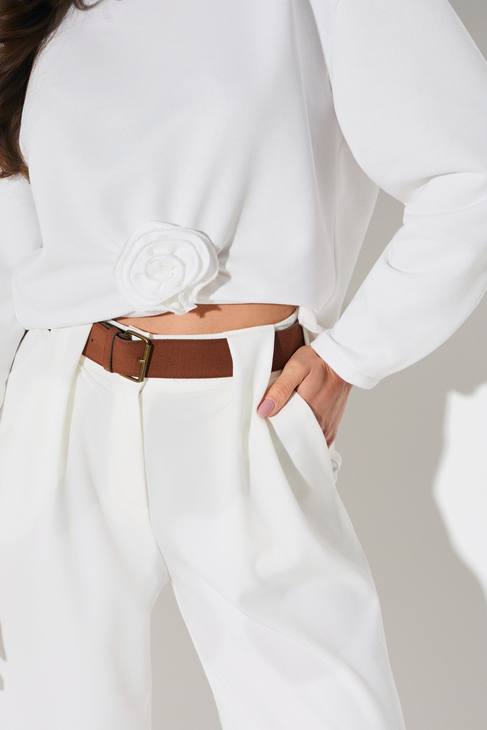 SPODNIE Z PROSTĄ NOGAWKĄ I PASKIEM