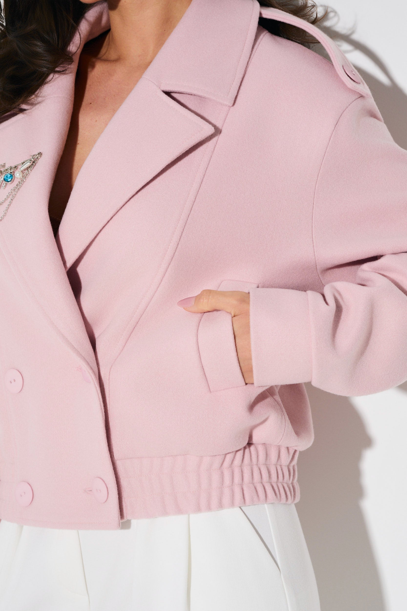 DWURZĘDOWA KURTKA Z BROSZKĄ