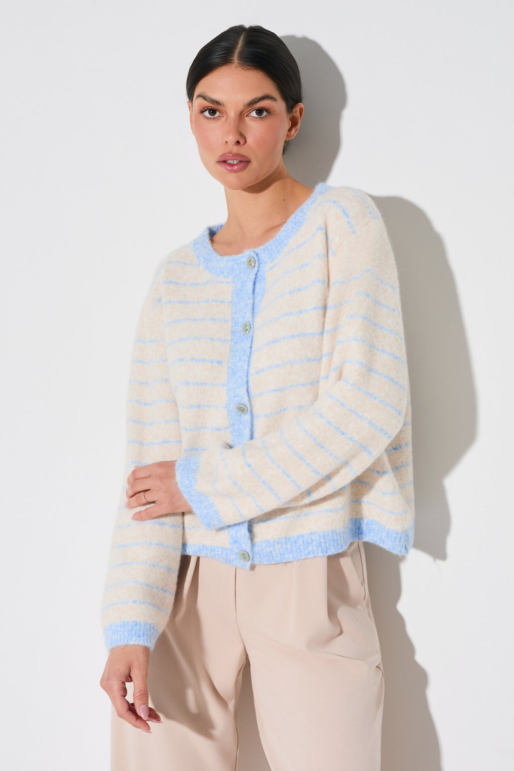 KARDIGAN W PASTELOWE PASKI