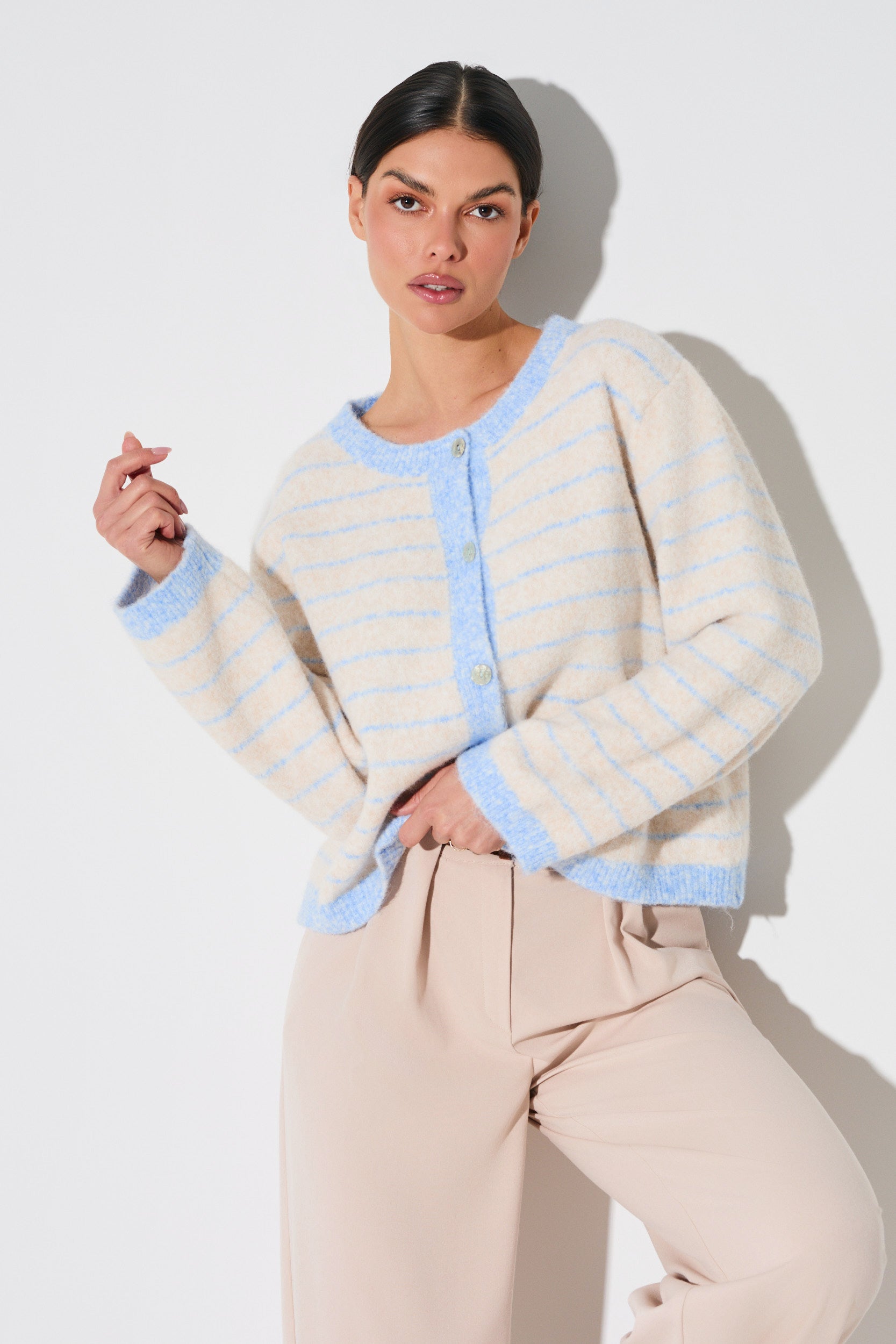 KARDIGAN W PASTELOWE PASKI