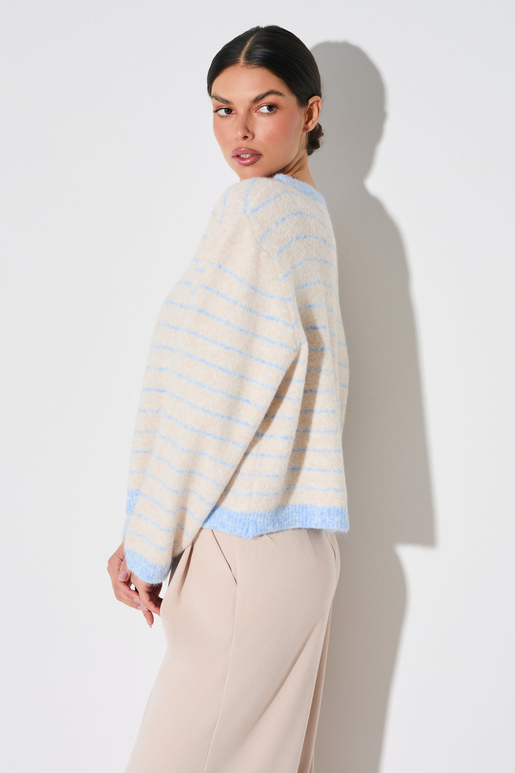 KARDIGAN W PASTELOWE PASKI