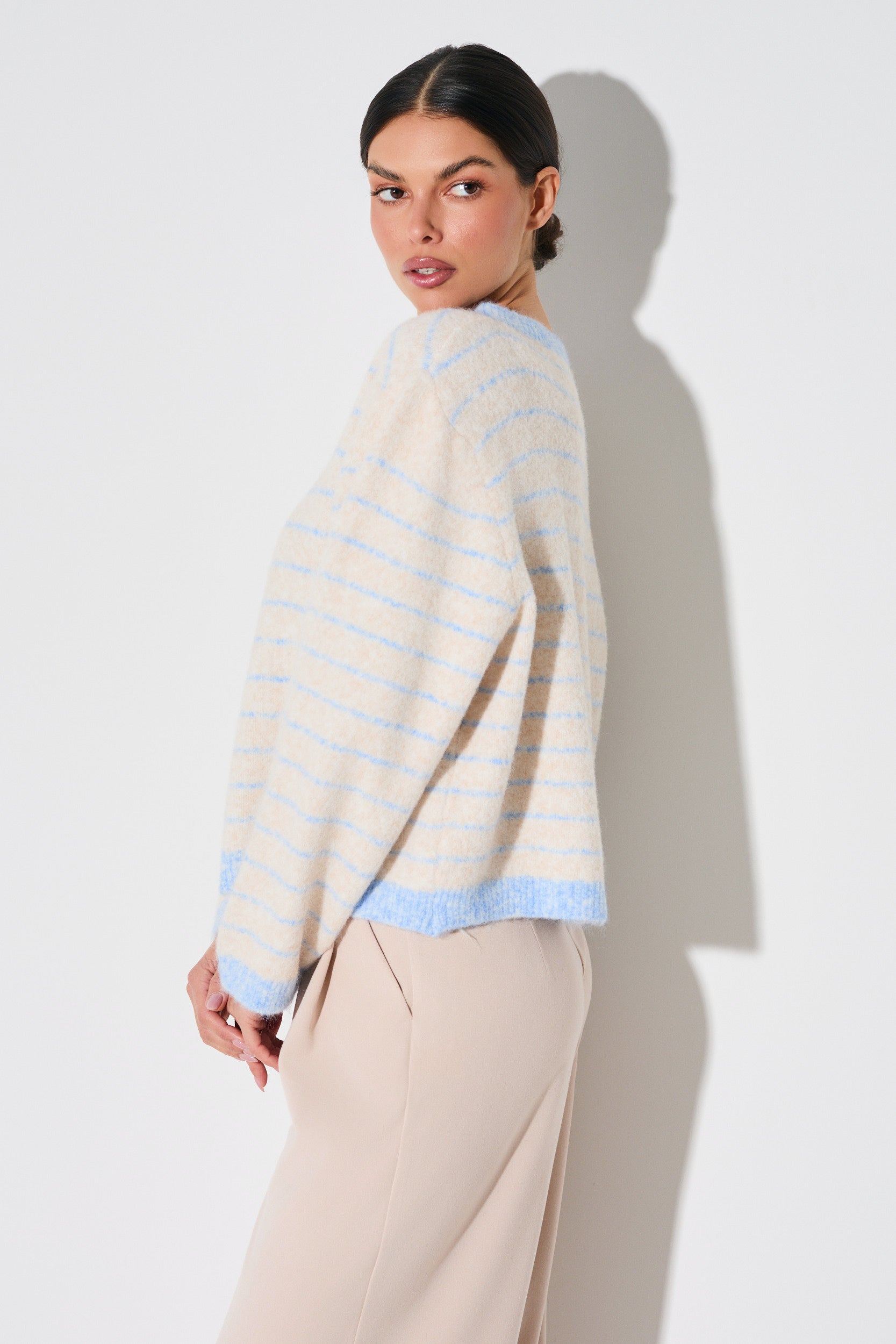 KARDIGAN W PASTELOWE PASKI