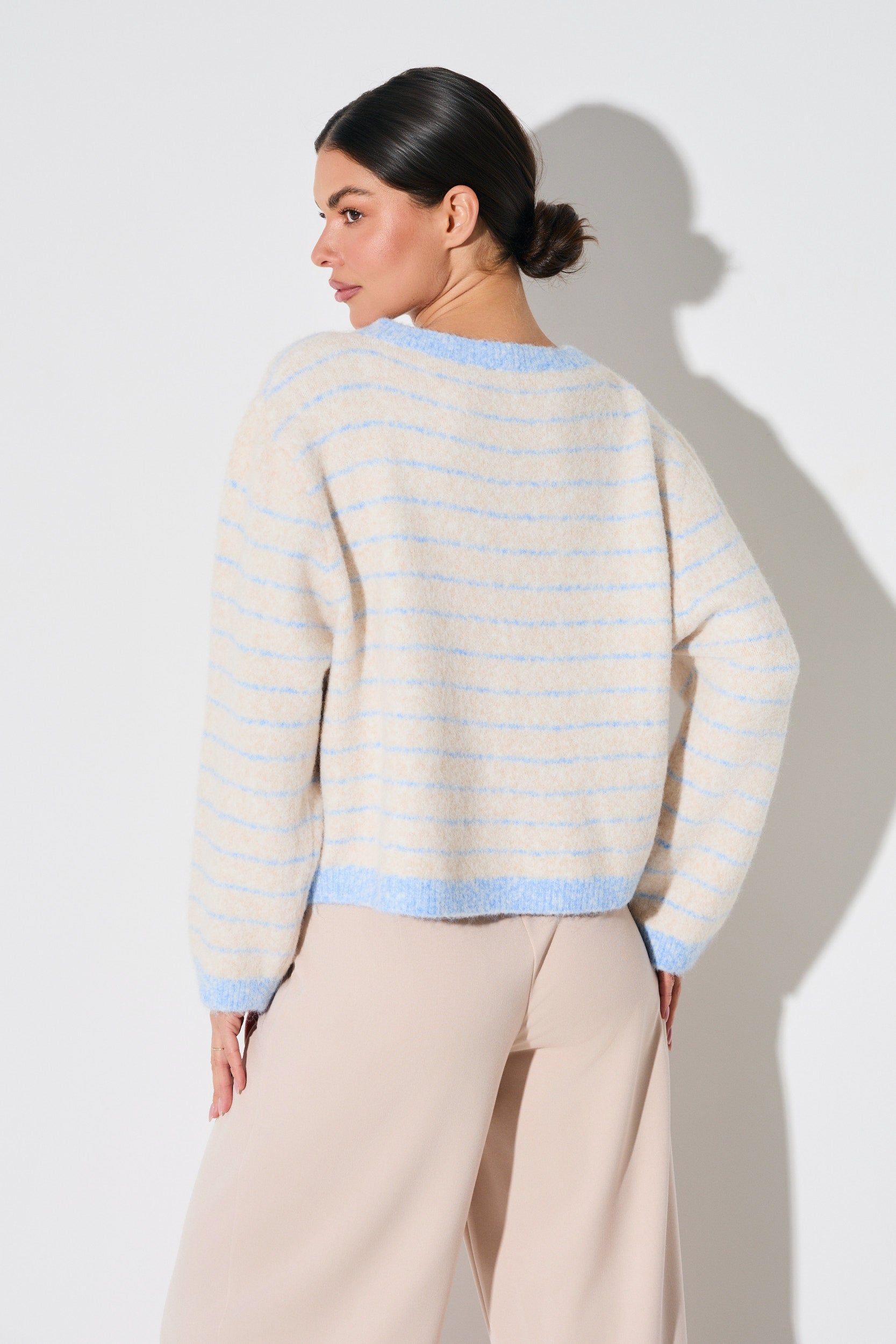 KARDIGAN W PASTELOWE PASKI