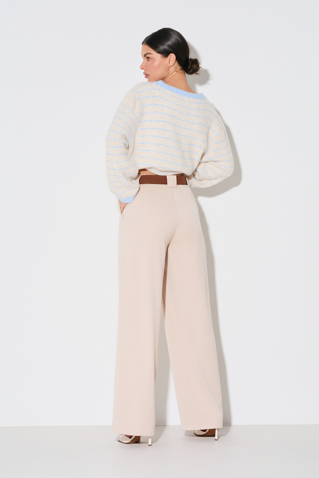 SPODNIE Z PROSTĄ NOGAWKĄ I PASKIEM