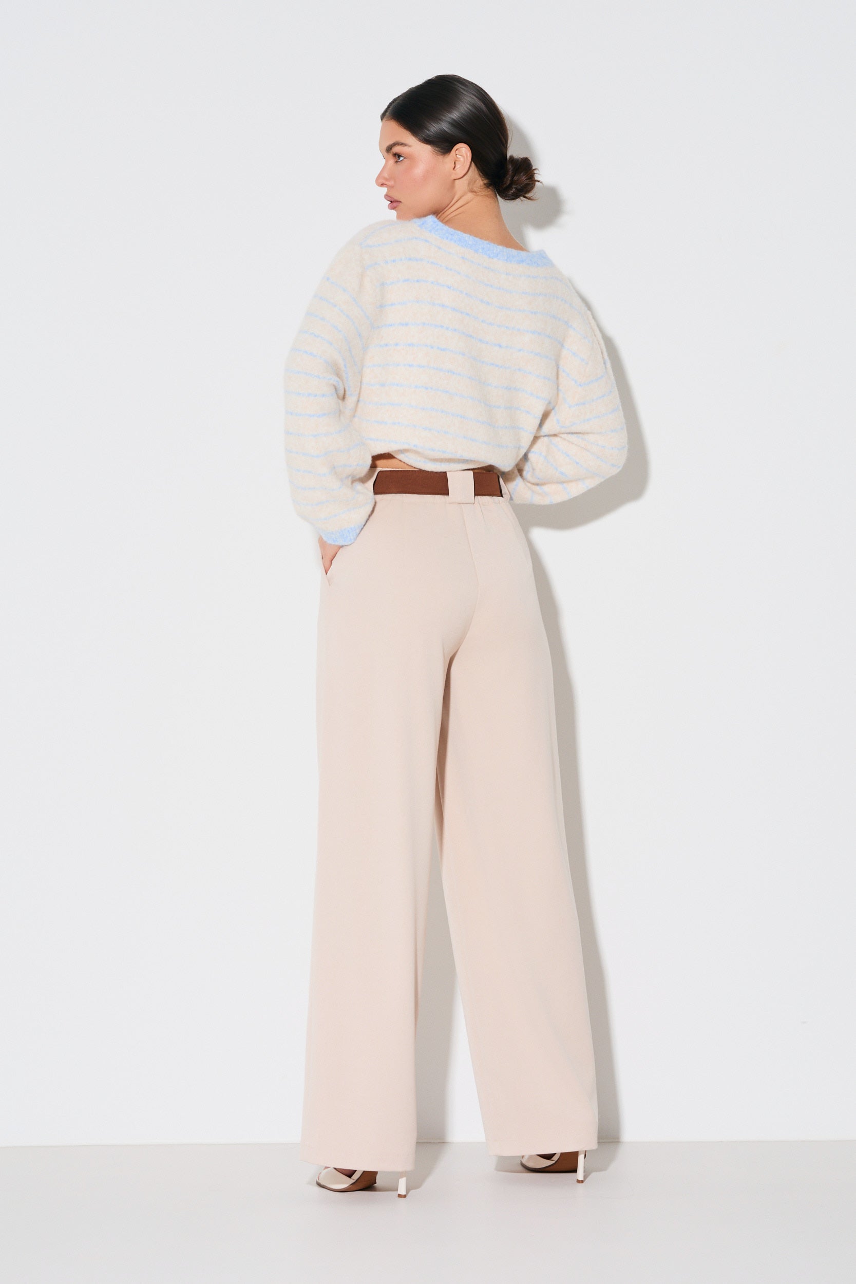 SPODNIE Z PROSTĄ NOGAWKĄ I PASKIEM