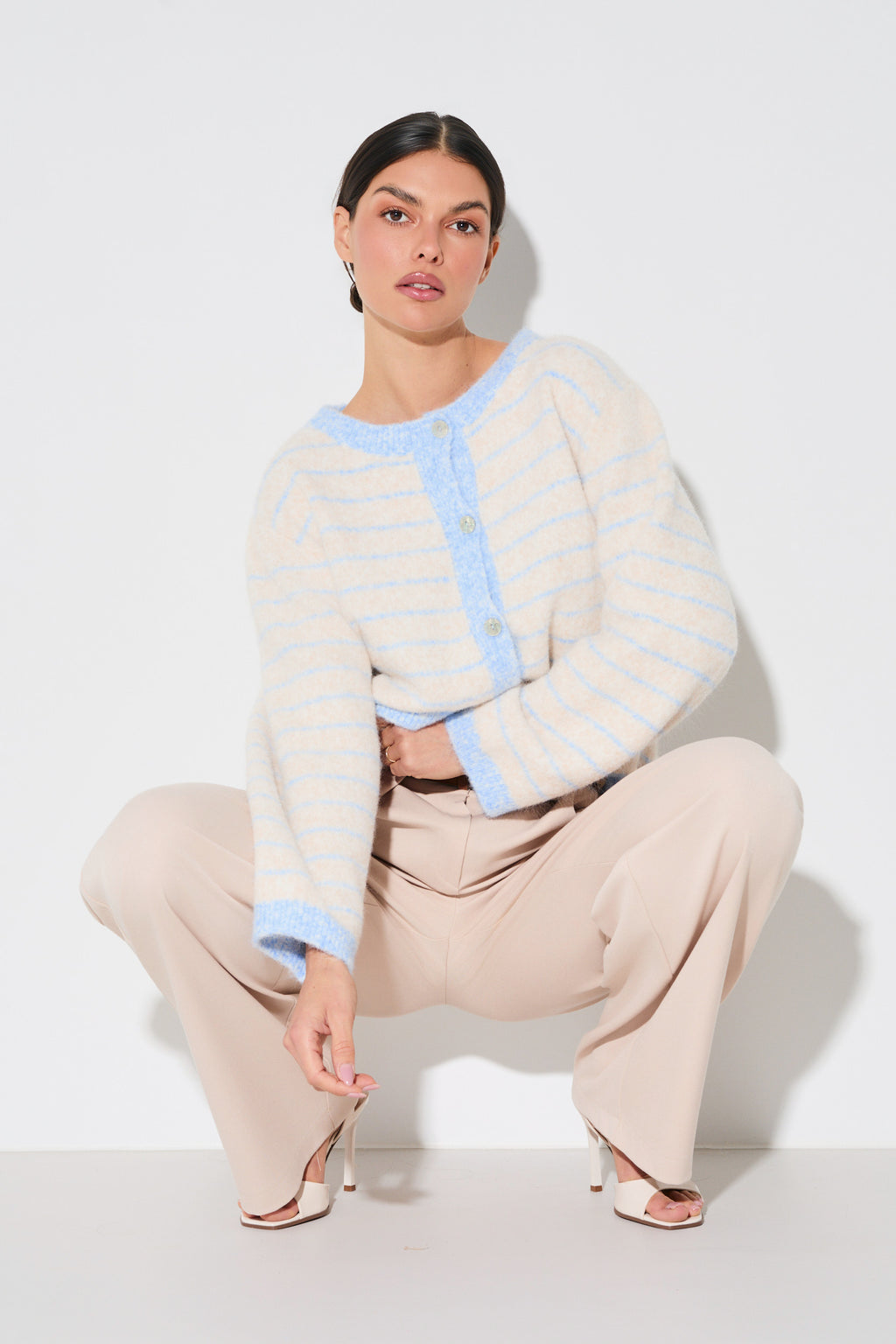 KARDIGAN W PASTELOWE PASKI