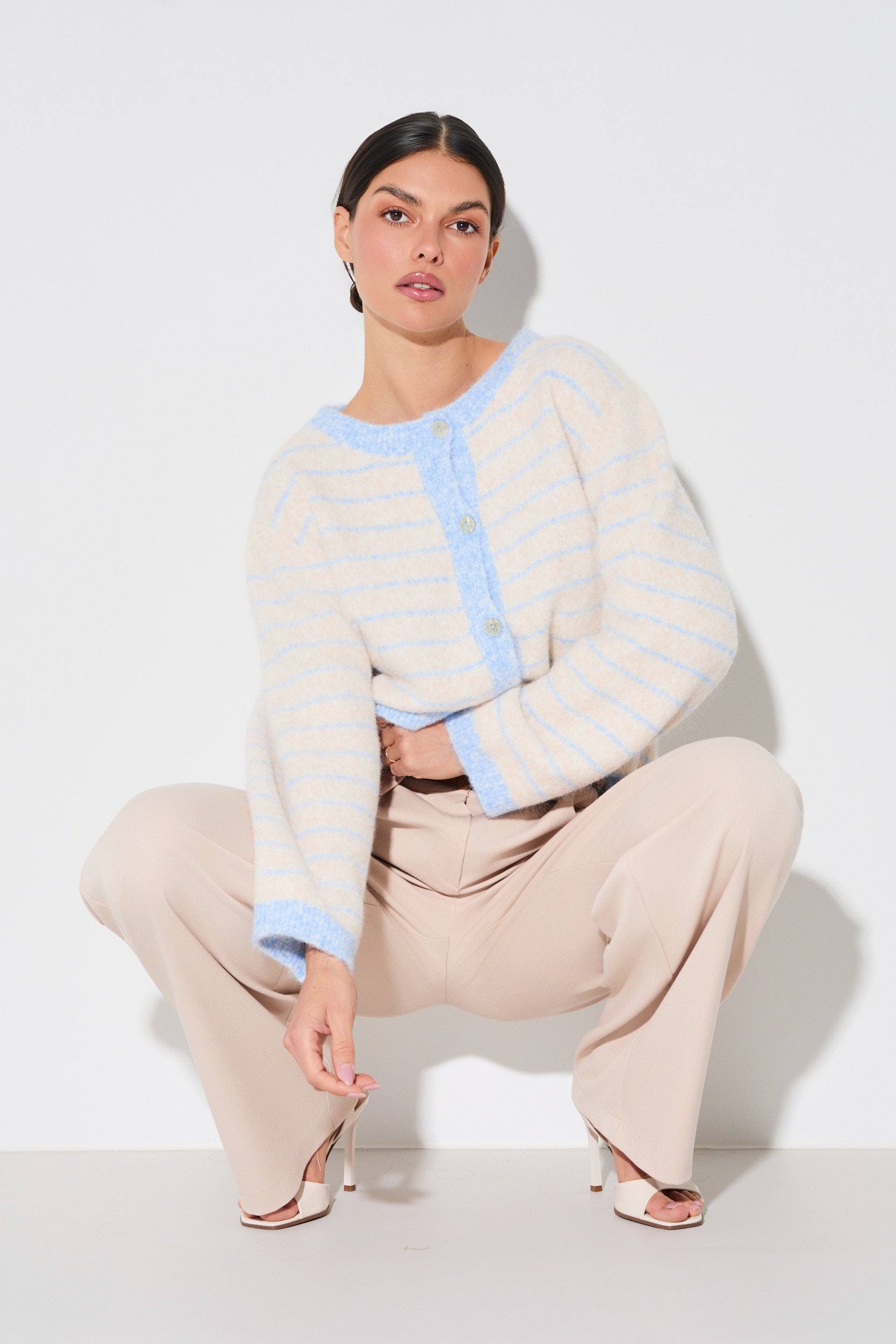 KARDIGAN W PASTELOWE PASKI