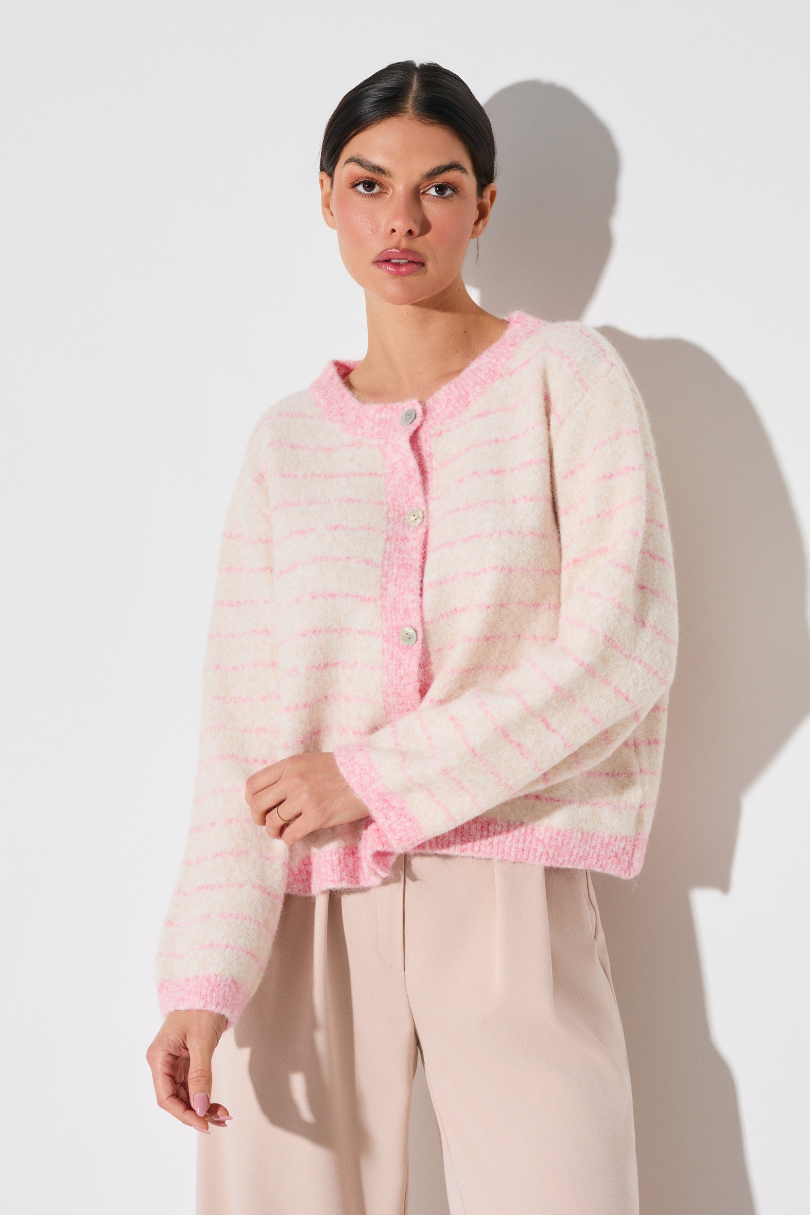 KARDIGAN W PASTELOWE PASKI