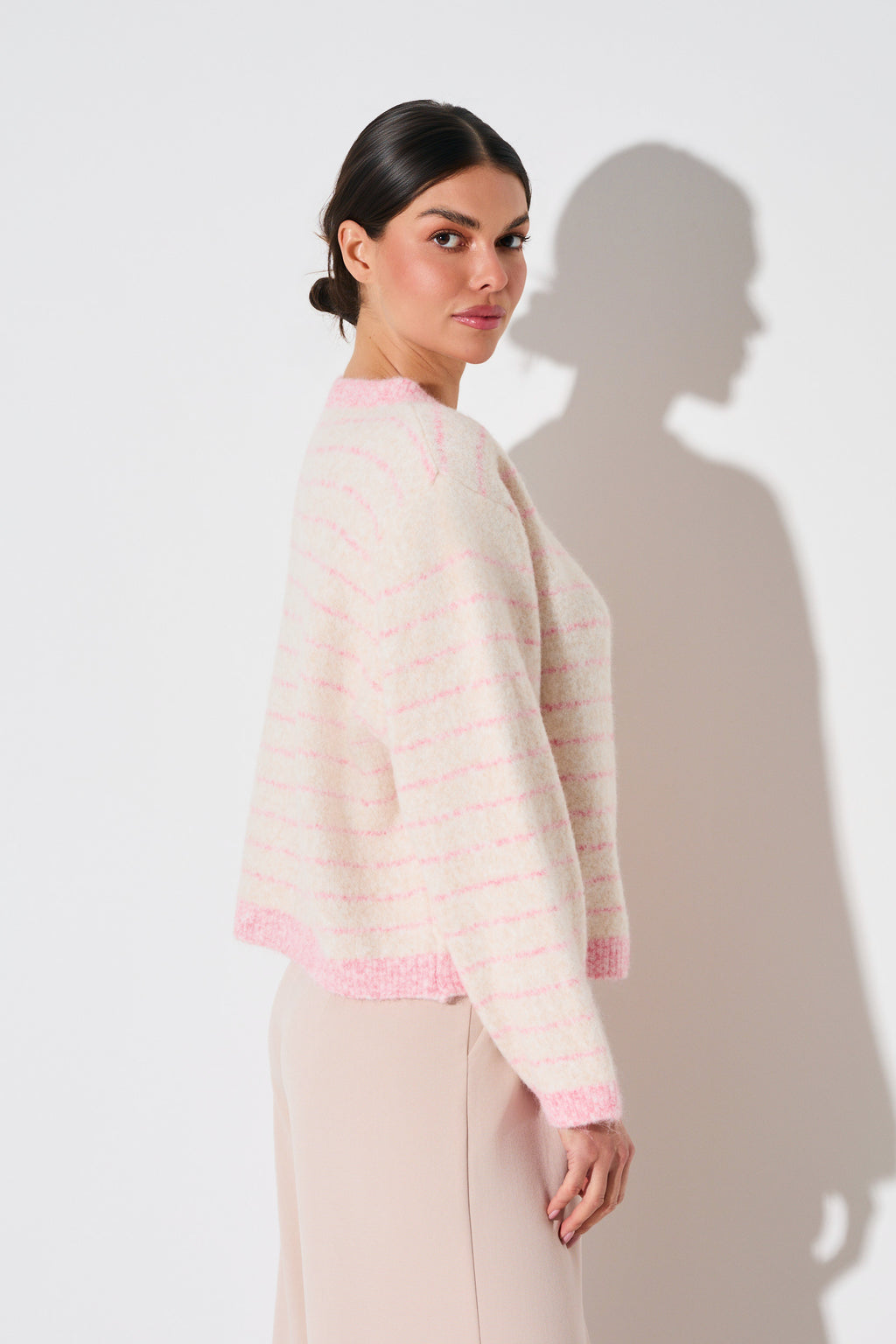 KARDIGAN W PASTELOWE PASKI