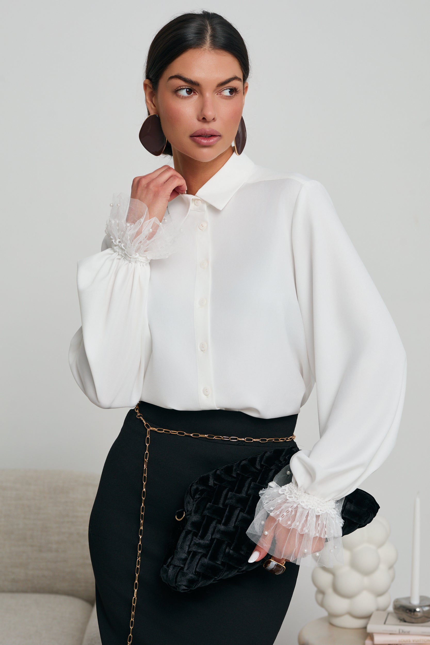 KOSZULA Z OZDOBNYM RĘKAWEM