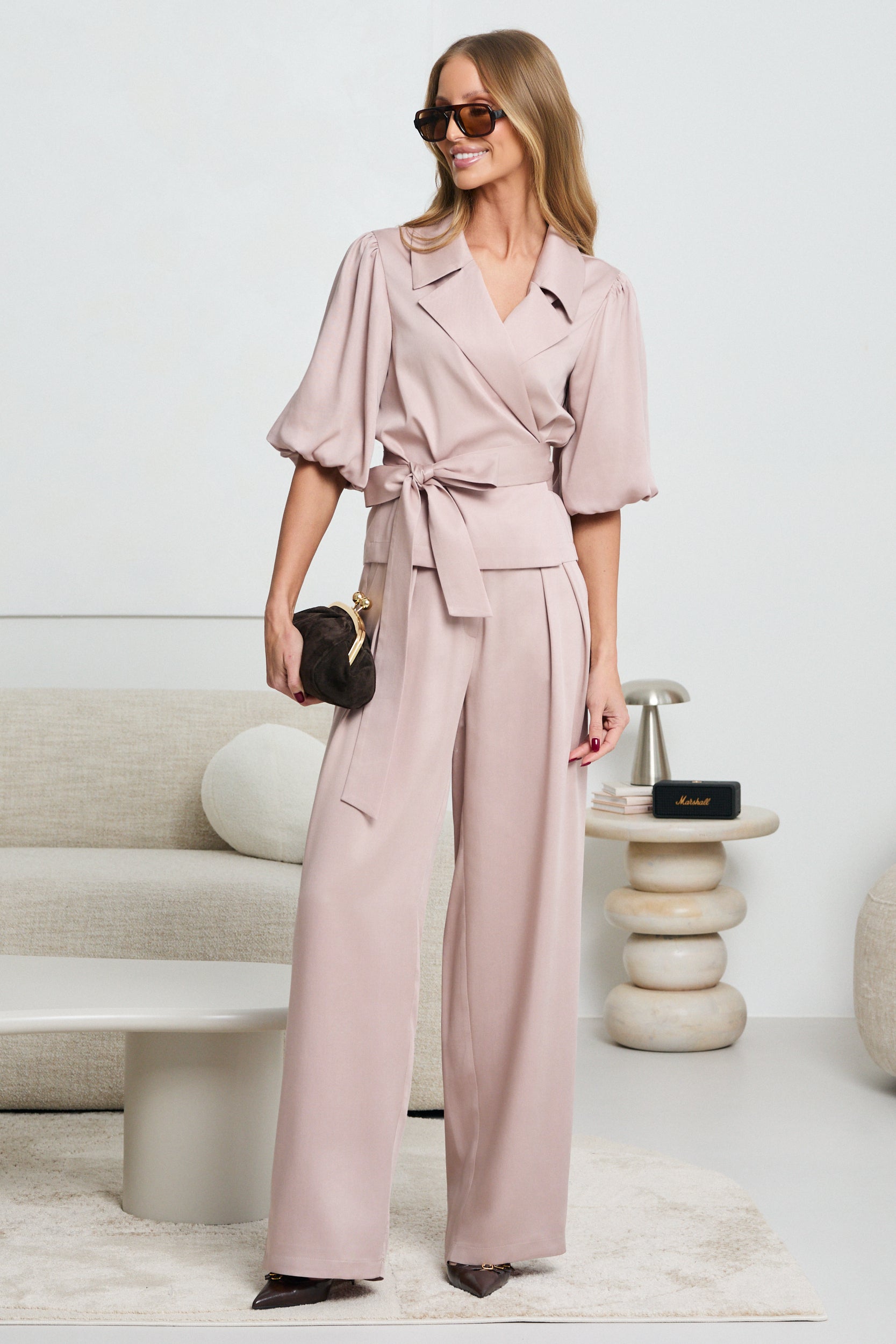 BLUZKA O KOPERTOWYM KROJU Z WIĄZANIEM