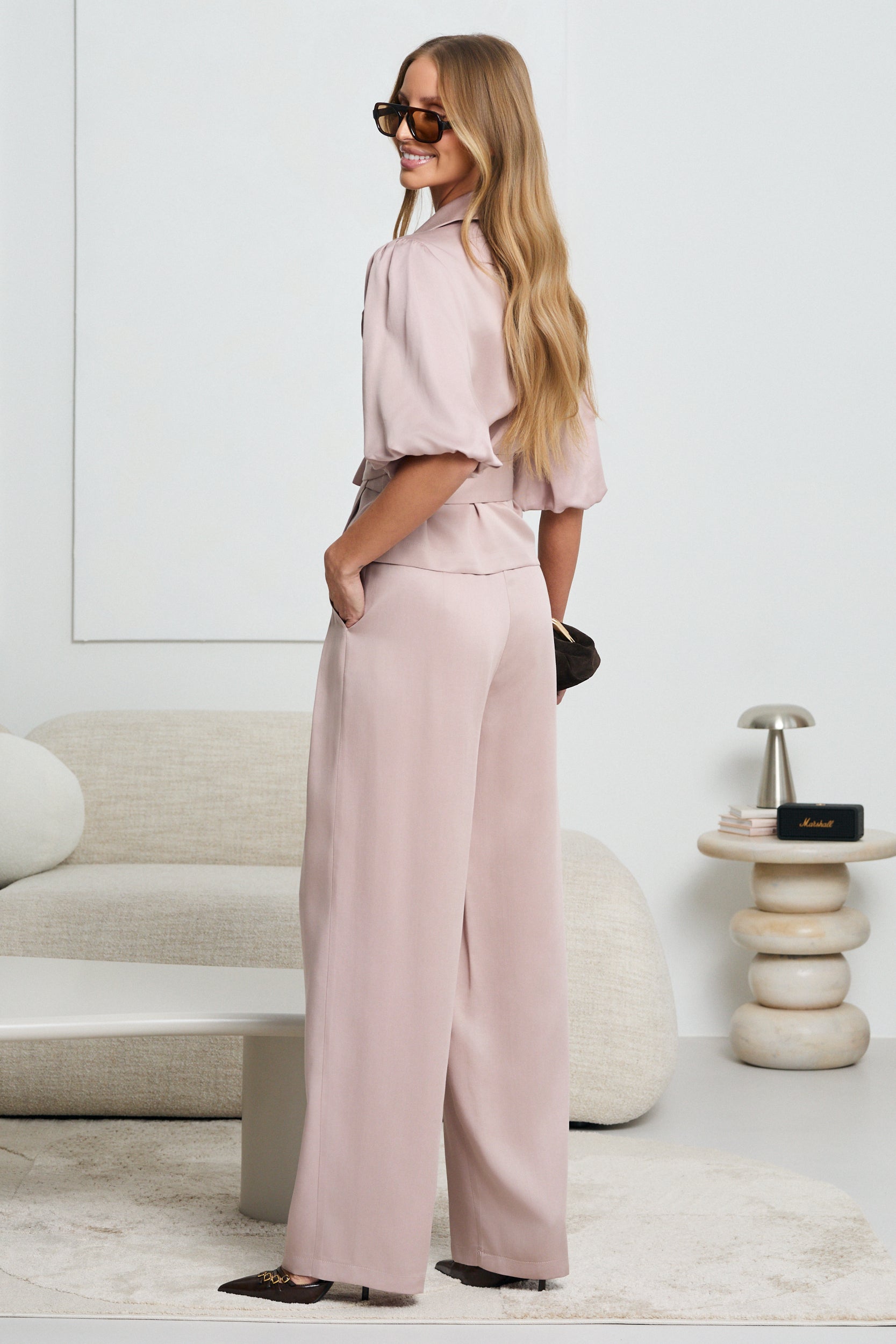 BLUZKA O KOPERTOWYM KROJU Z WIĄZANIEM