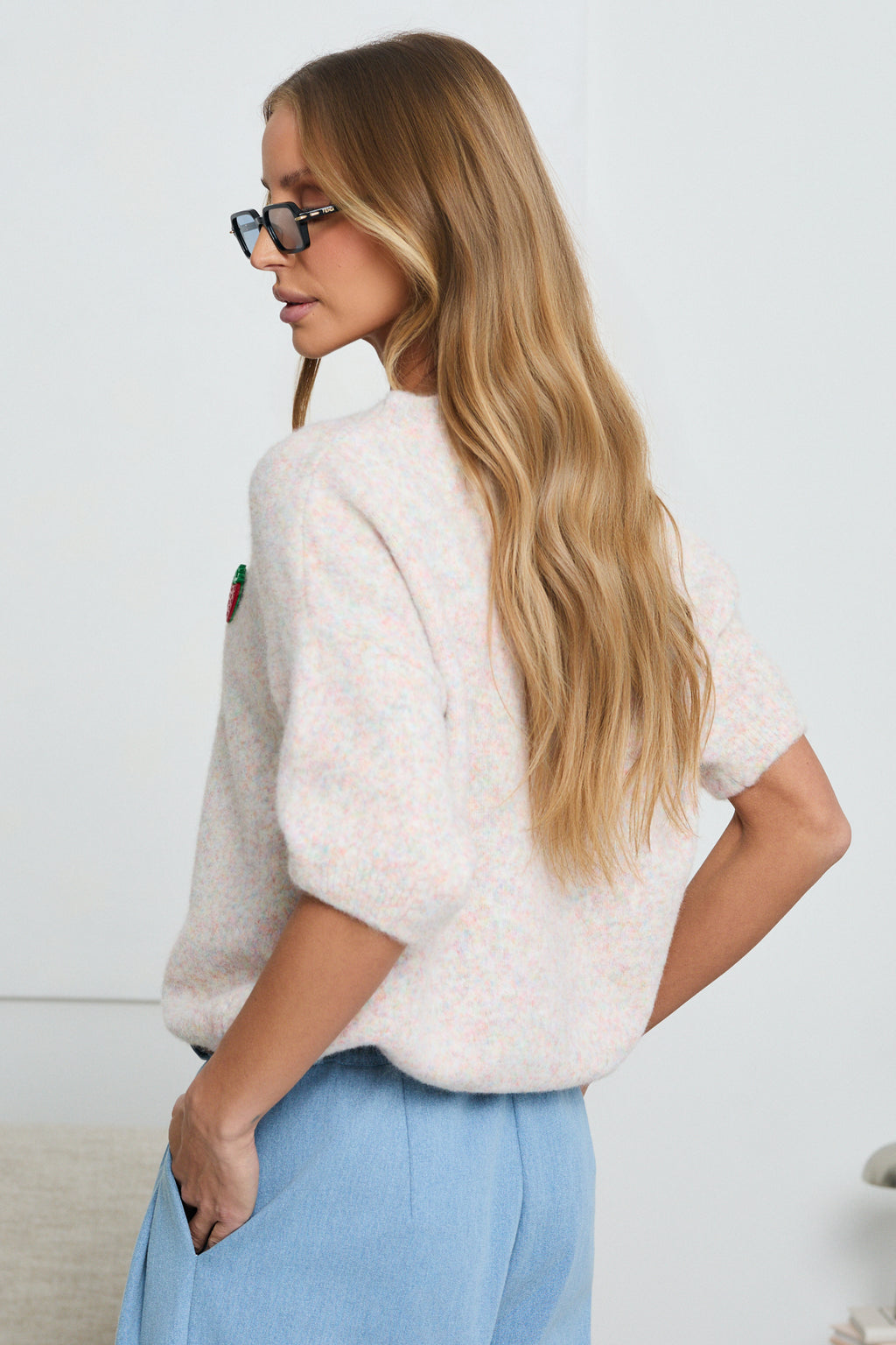 SWETER Z KRÓTKIM RĘKAWEM