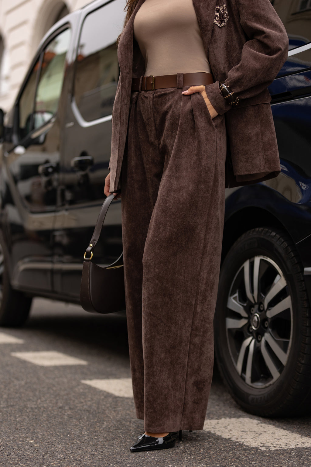 Czekoladowe spodnie z prostą nogawką