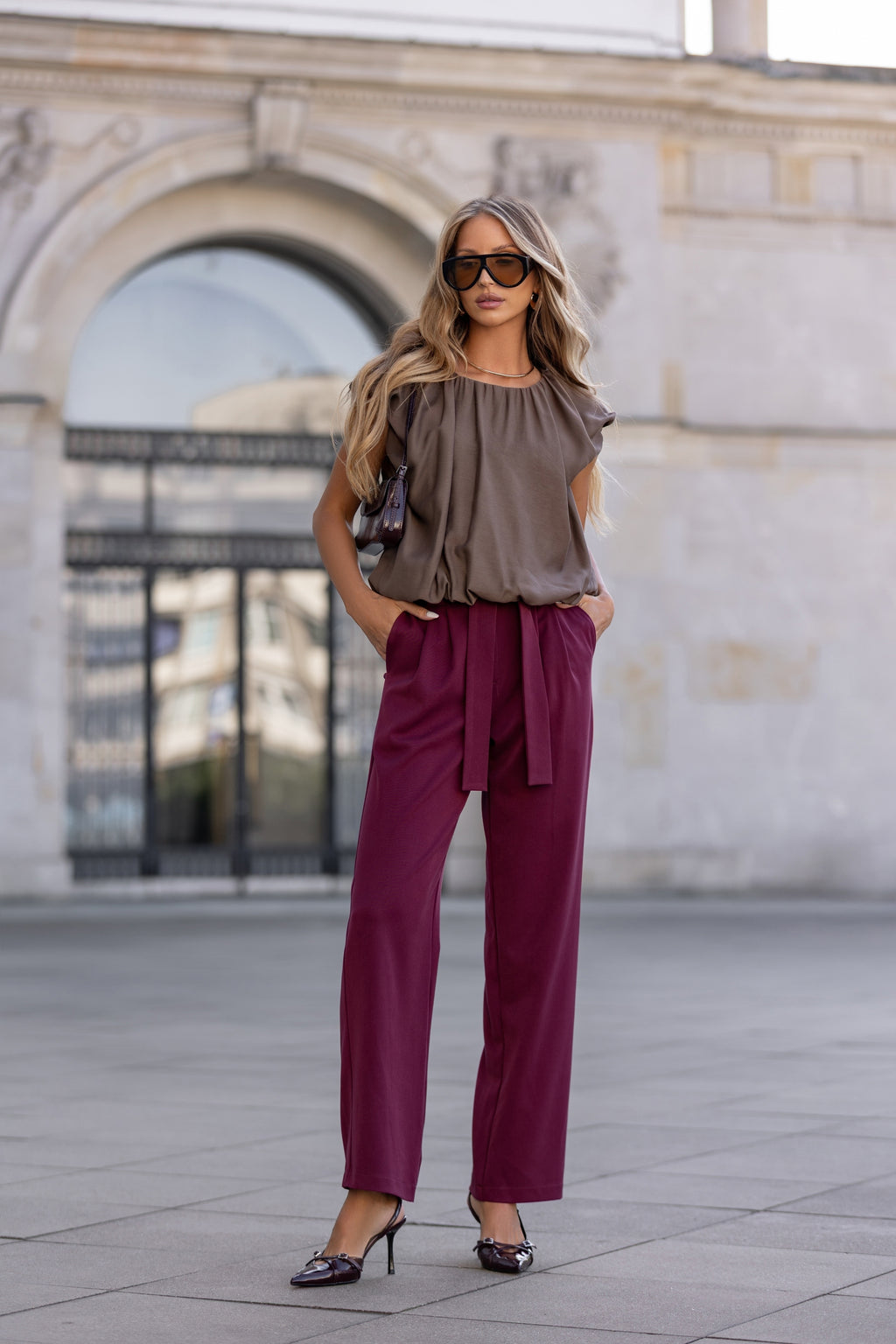 Spodnie z prostą nogawką i wiązaniem