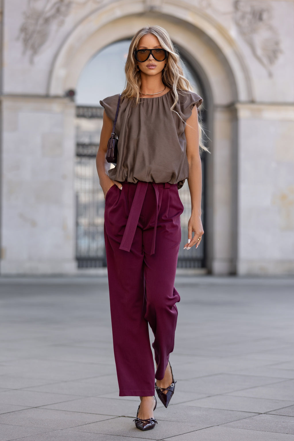 Spodnie z prostą nogawką i wiązaniem