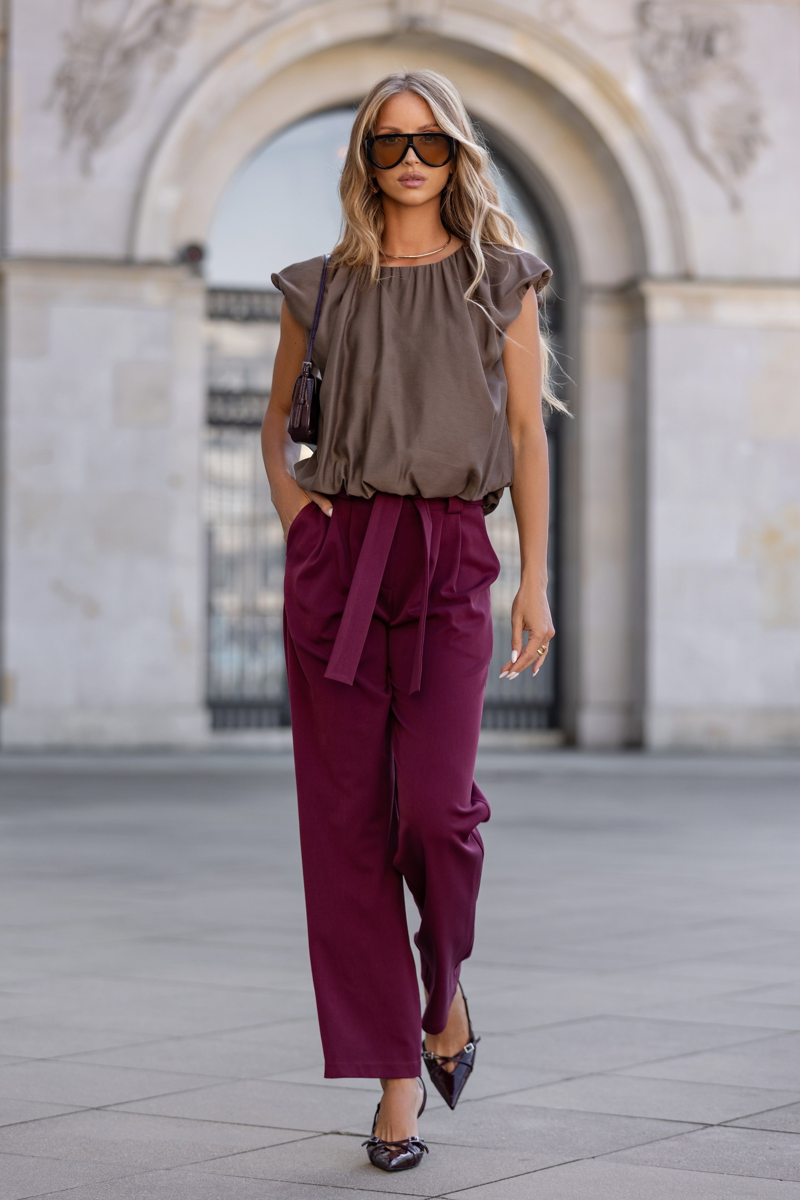 Spodnie z prostą nogawką i wiązaniem