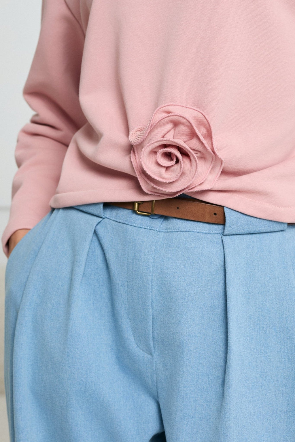 BLUZA Z RÓŻĄ LALOUS- Jasnoniebieski / S
