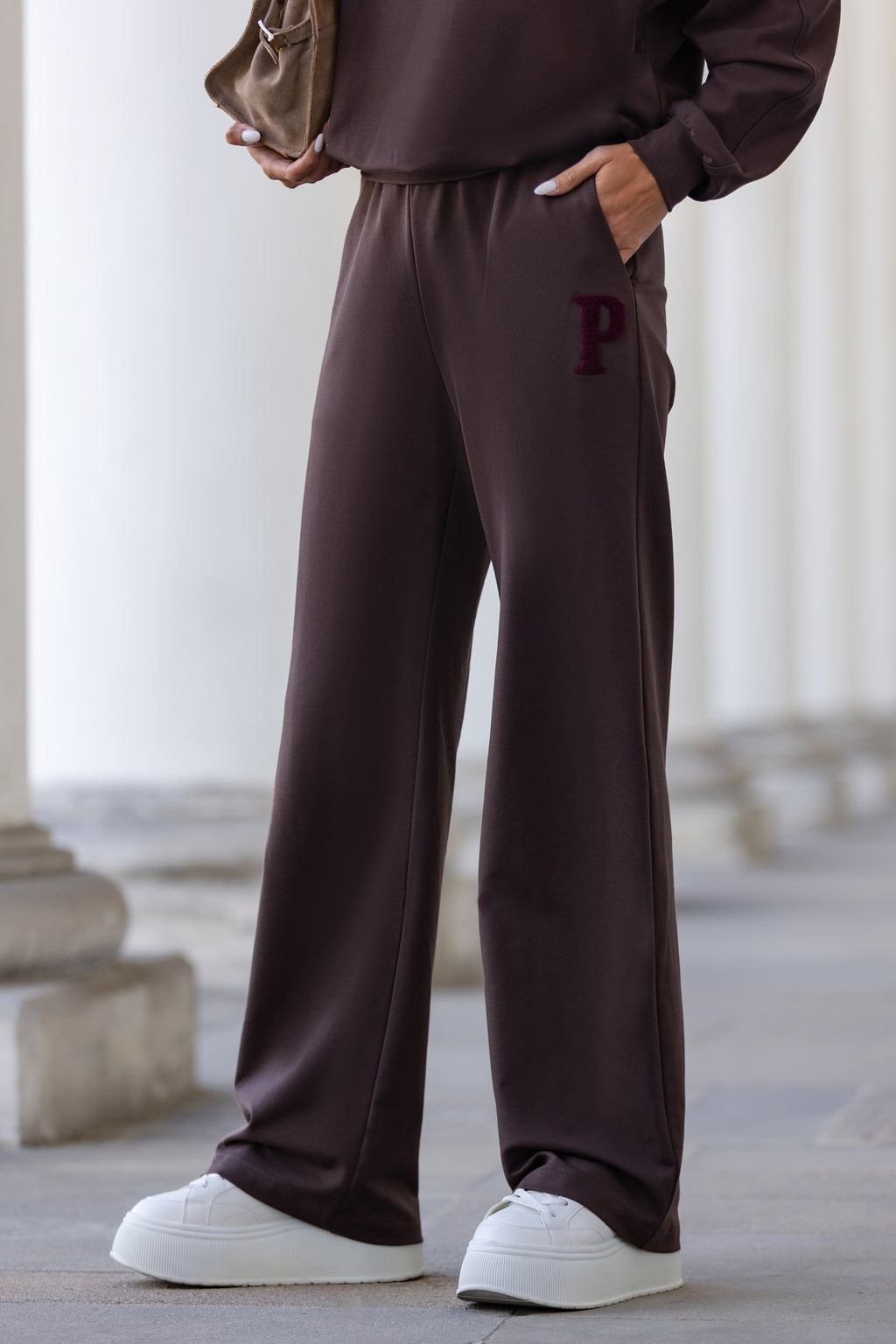 Spodnie dresowe Poise