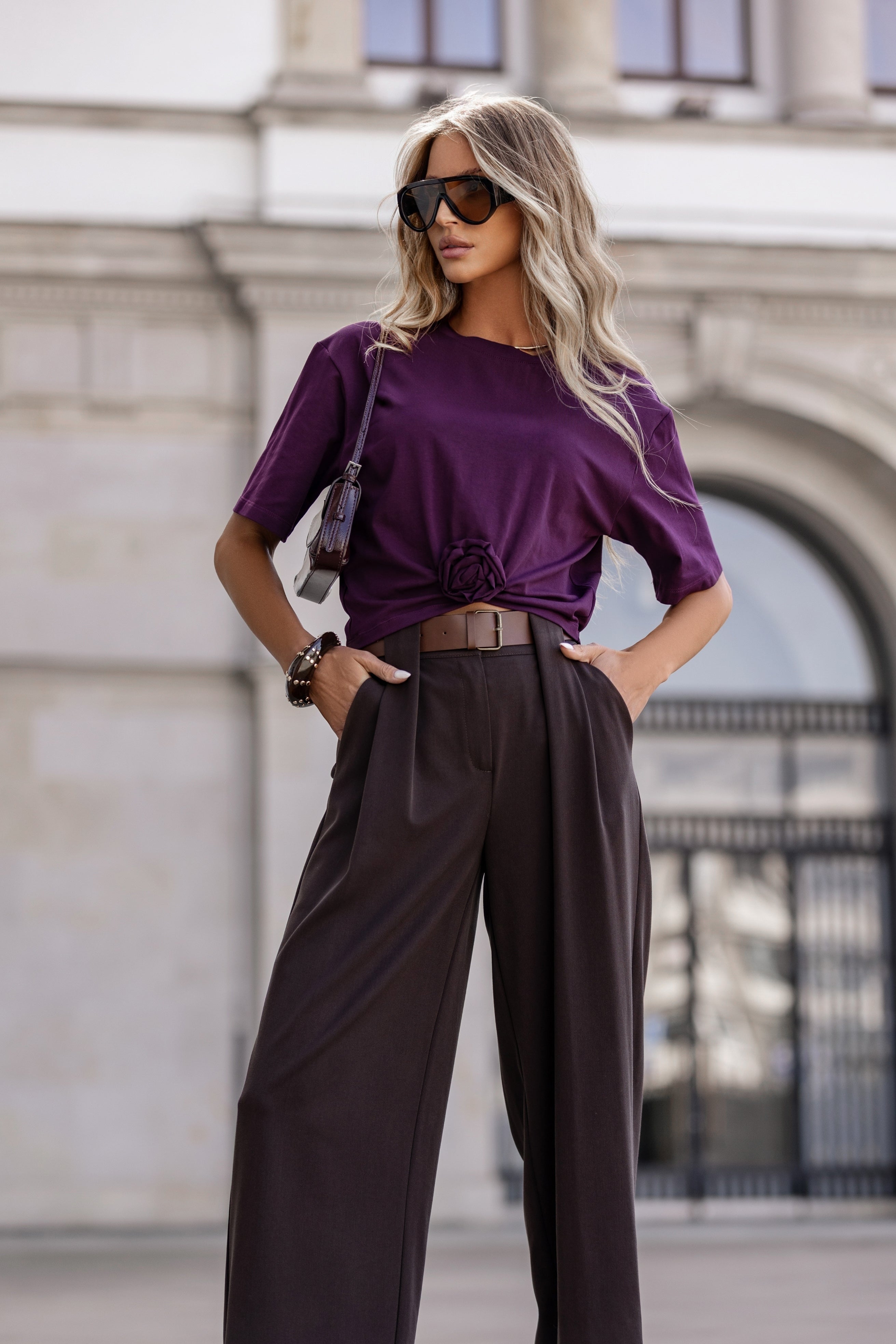 T-shirt z krótkim rękawem i kwiatowym wiązaniem w talii