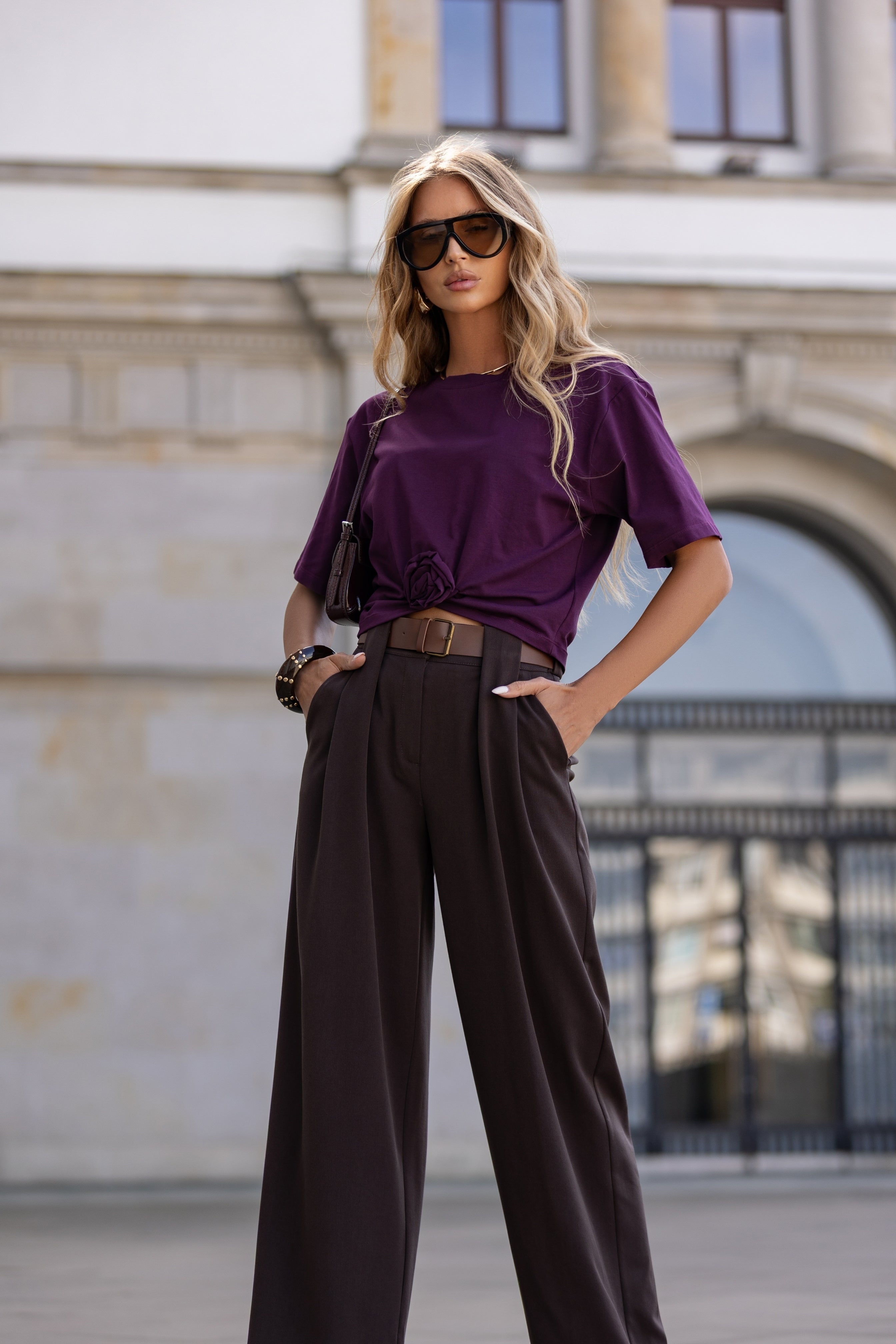 T-shirt z krótkim rękawem i kwiatowym wiązaniem w talii