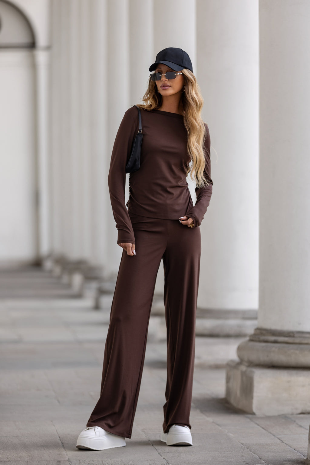 Dopasowana bluzka o klasycznym kroju