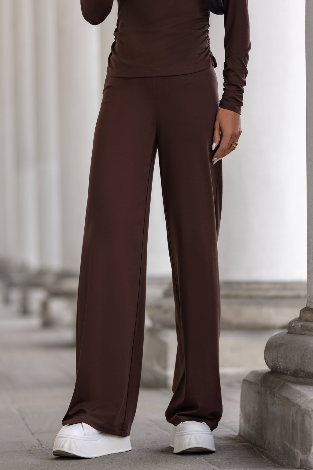 Spodnie z prostą nogawką z lejącej tkaniny