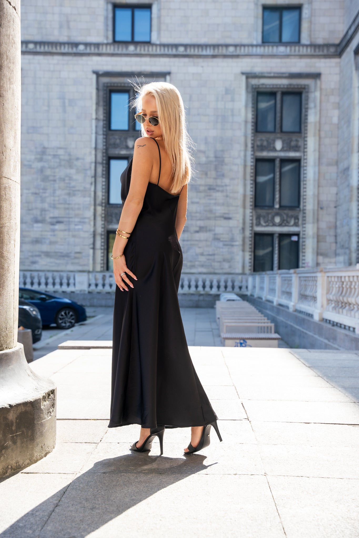 Sukienka Satynowa z Cienkimi Ramiączkami- Czarny / Uniwersalny