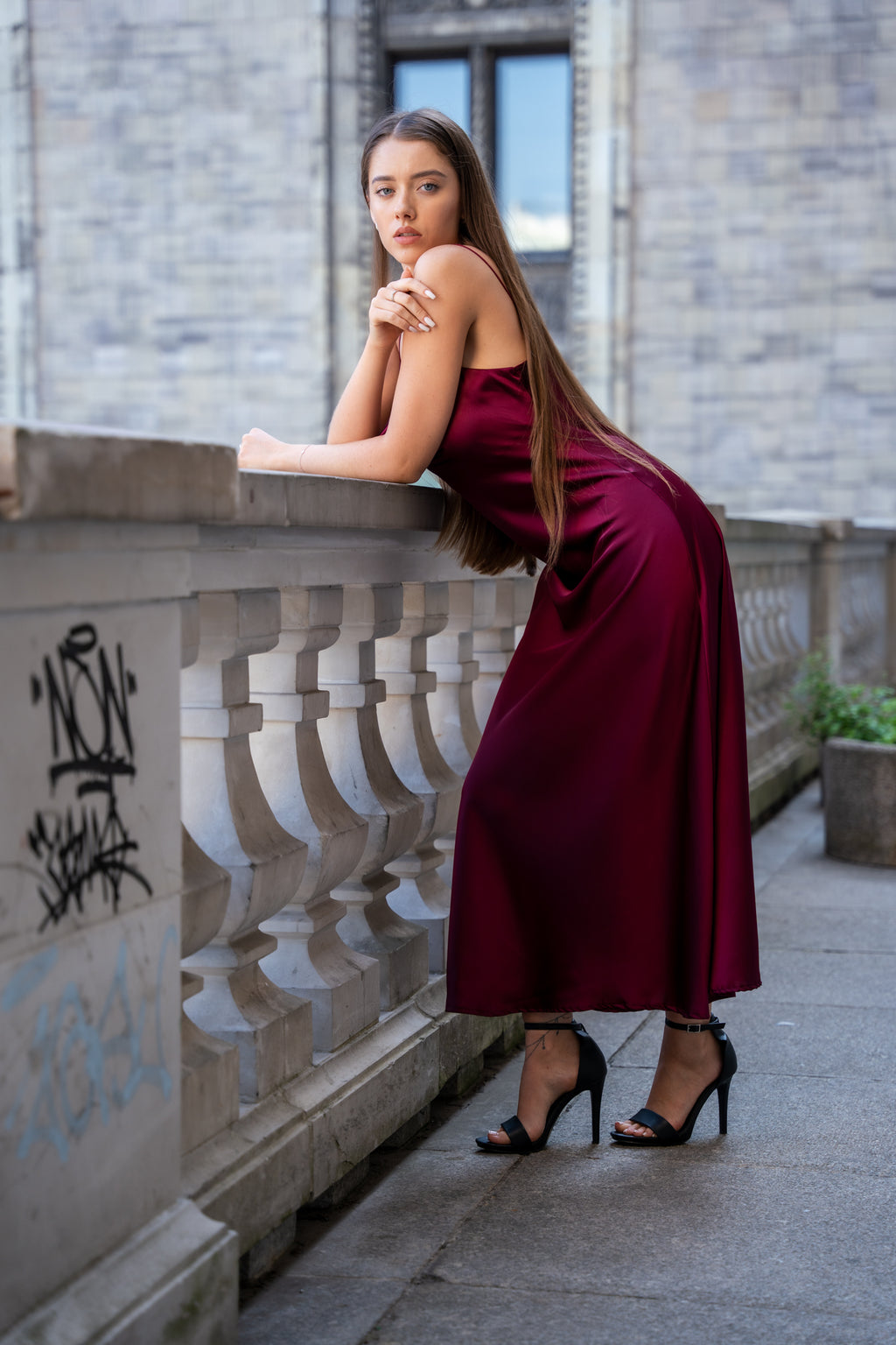 Sukienka Satynowa z Cienkimi Ramiączkami- Czarny / Uniwersalny