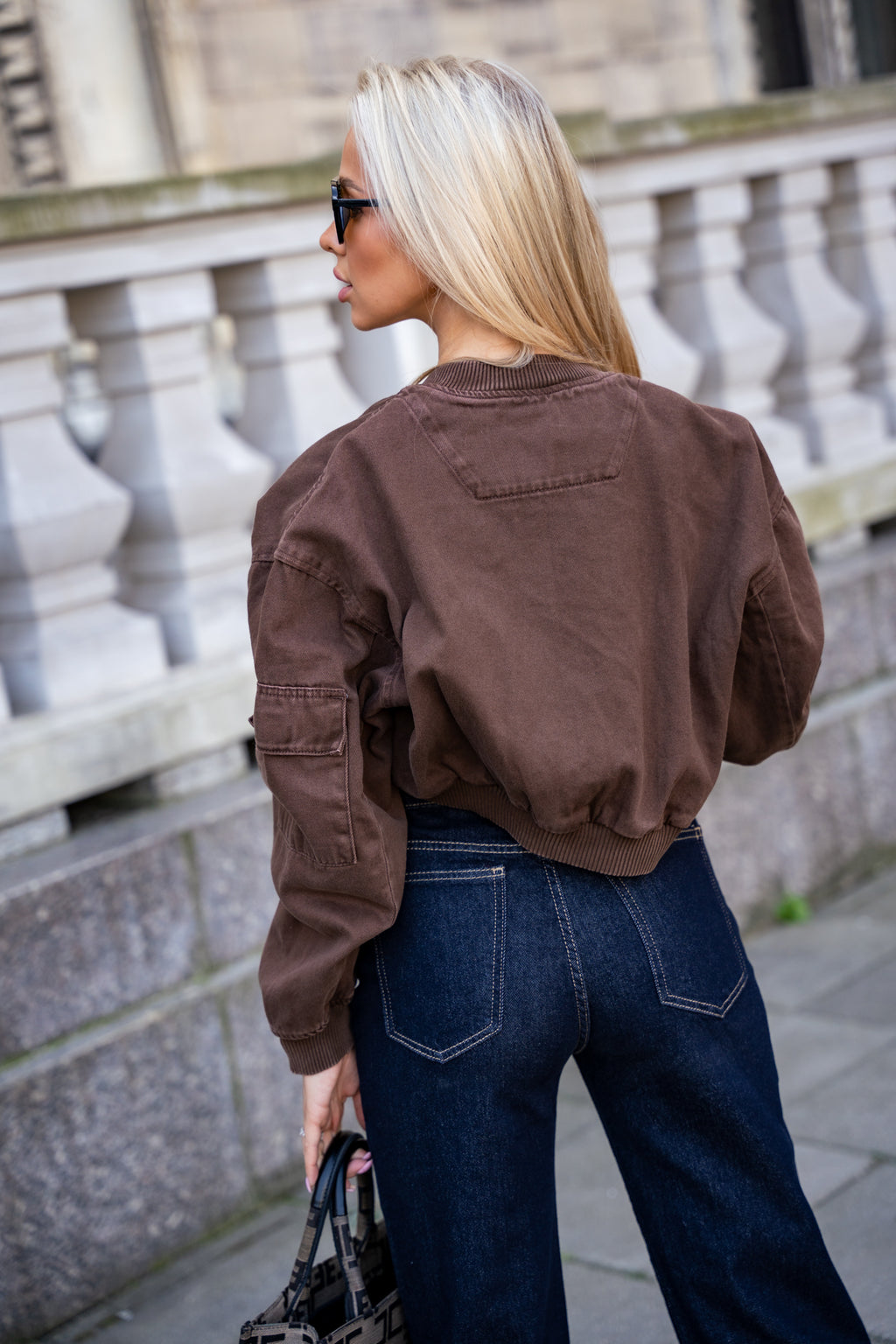 Jeansy High-Waist z Szerokimi Podwinięciami- Granatowy / S